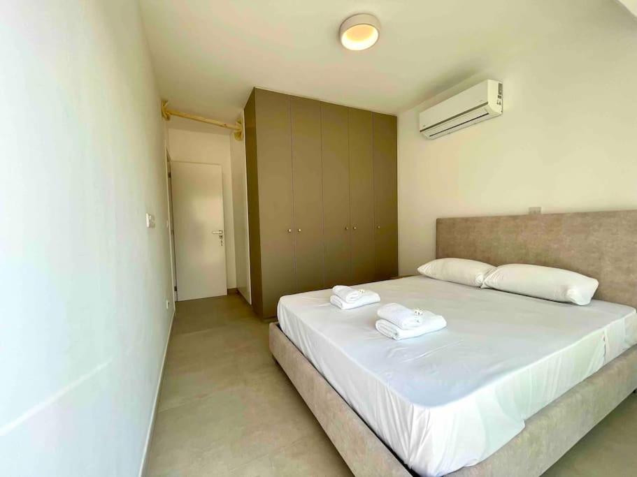 Platform 357 Agios Dometios Modern Apartment