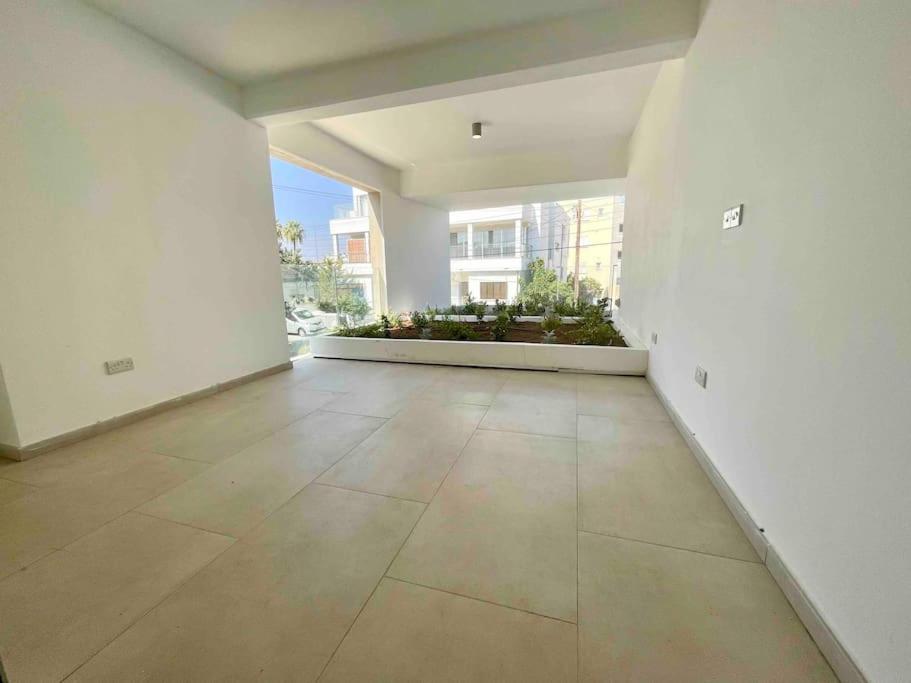 Platform 357 Agios Dometios Modern Apartment