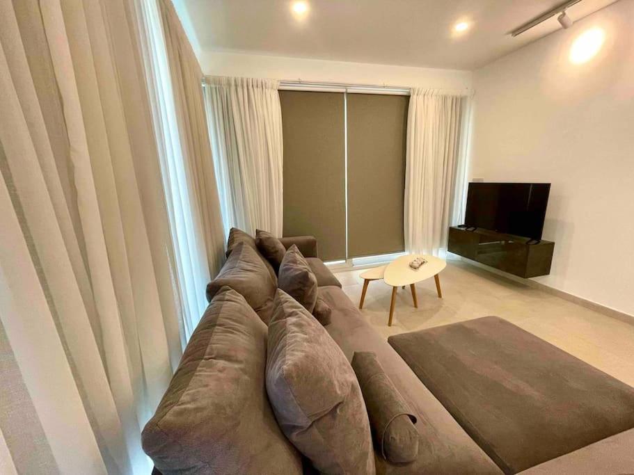 Platform 357 Agios Dometios Modern Apartment