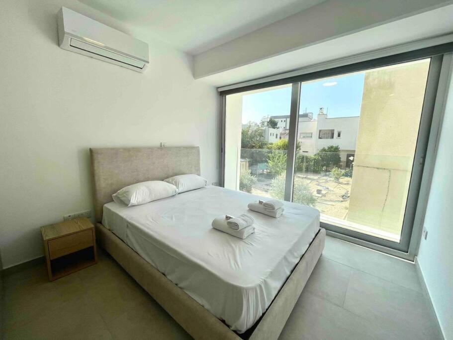 Platform 357 Agios Dometios Modern Apartment