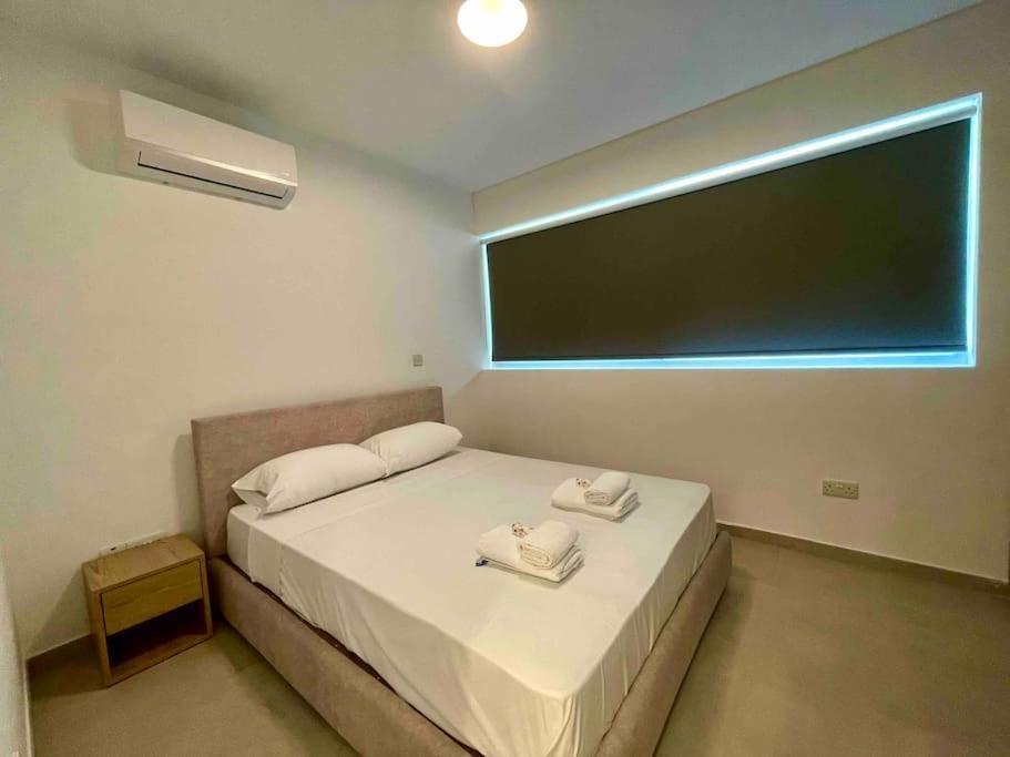 Platform 357 Agios Dometios Modern Apartment