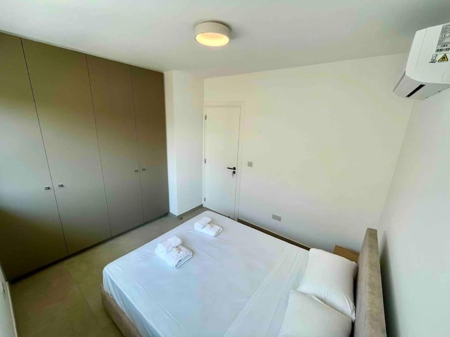 Platform 357 Agios Dometios Modern Apartment