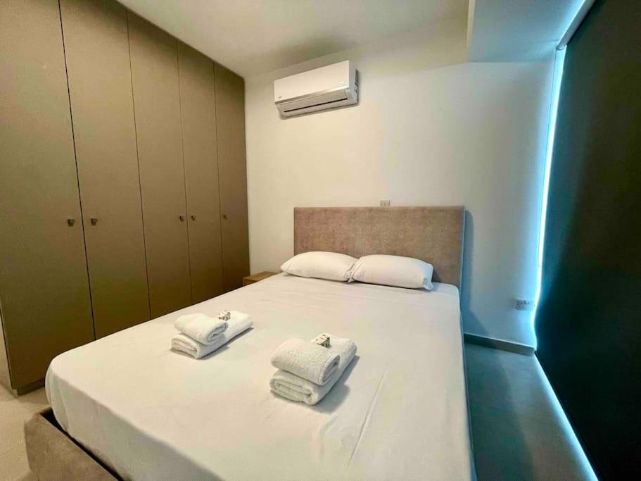 Platform 357 Agios Dometios Modern Apartment