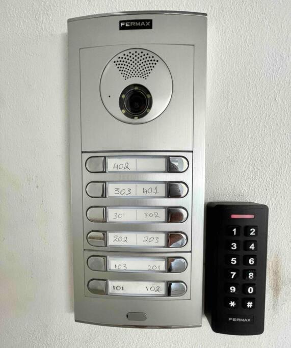 Platform 357 Agios Dometios Modern Apartment