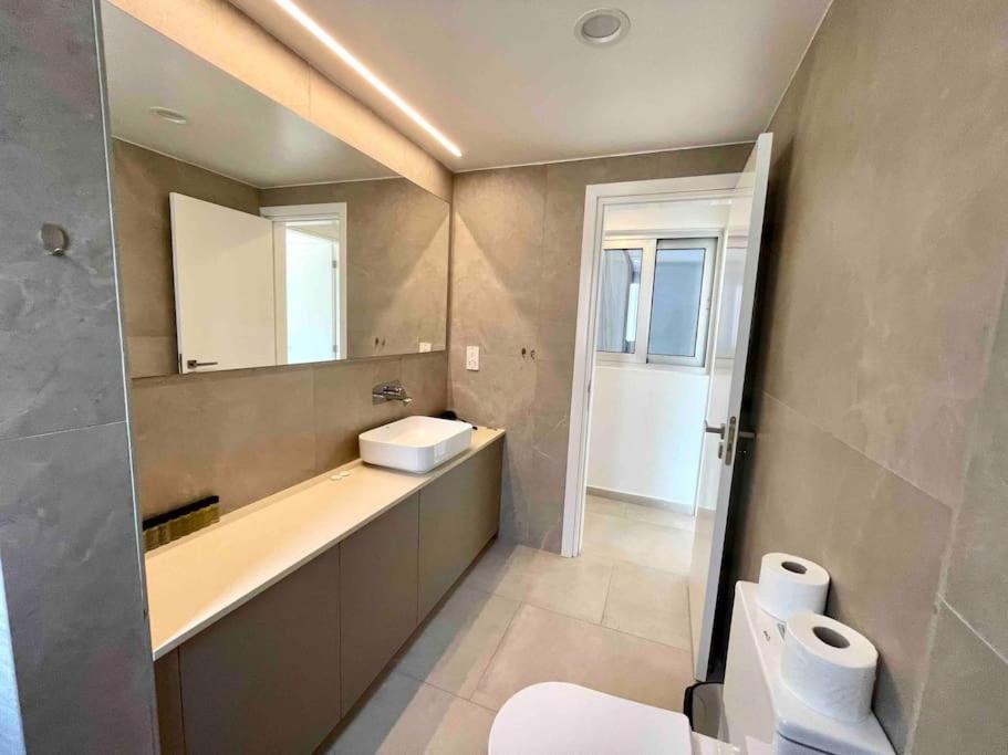 Platform 357 Agios Dometios Modern Apartment