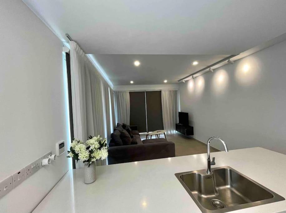 Platform 357 Agios Dometios Modern Apartment