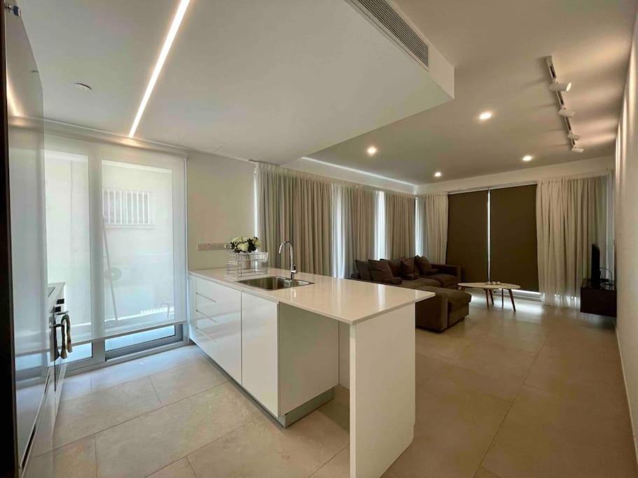 Platform 357 Agios Dometios Modern Apartment