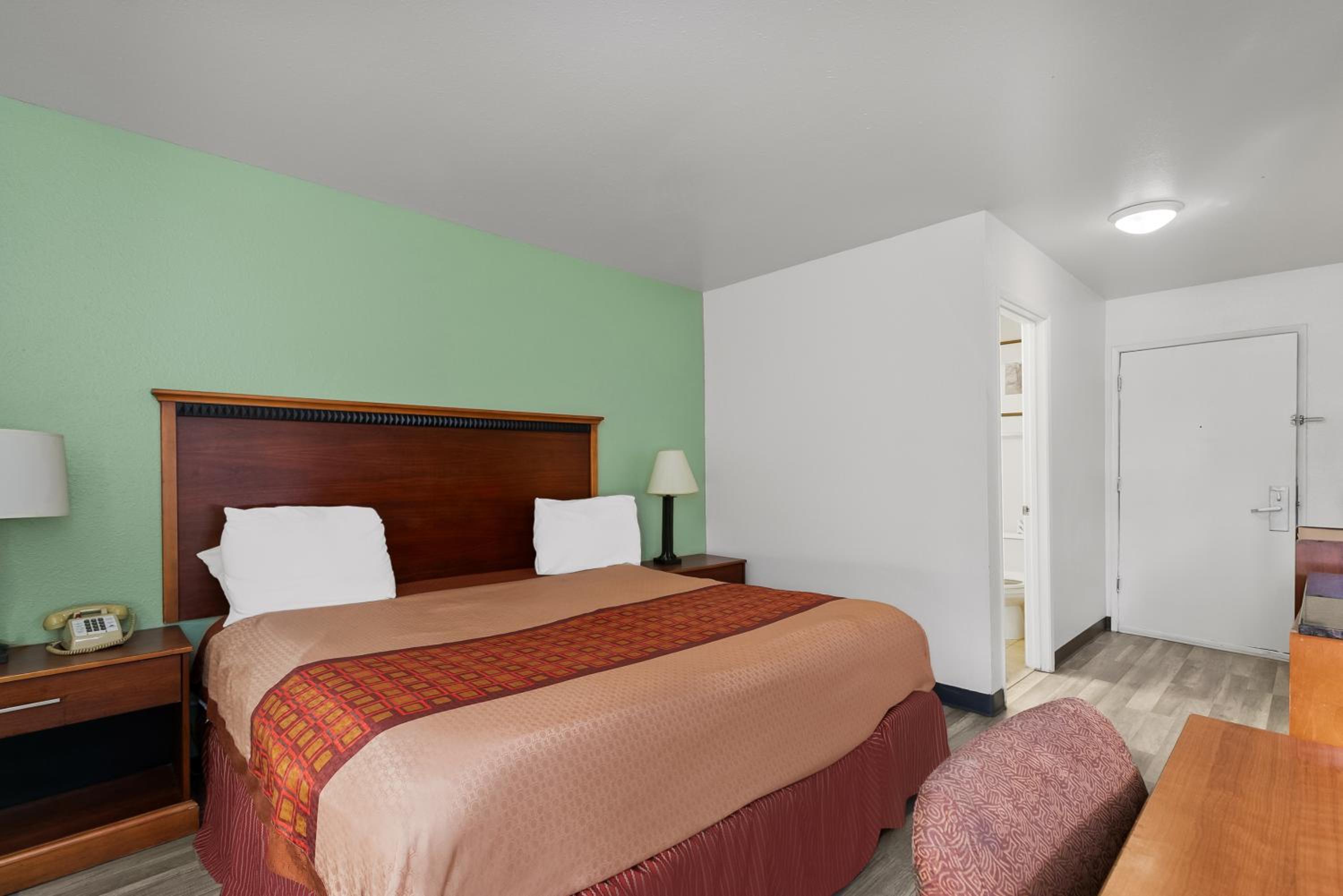 Americas Best Value Inn - Lincoln Airport