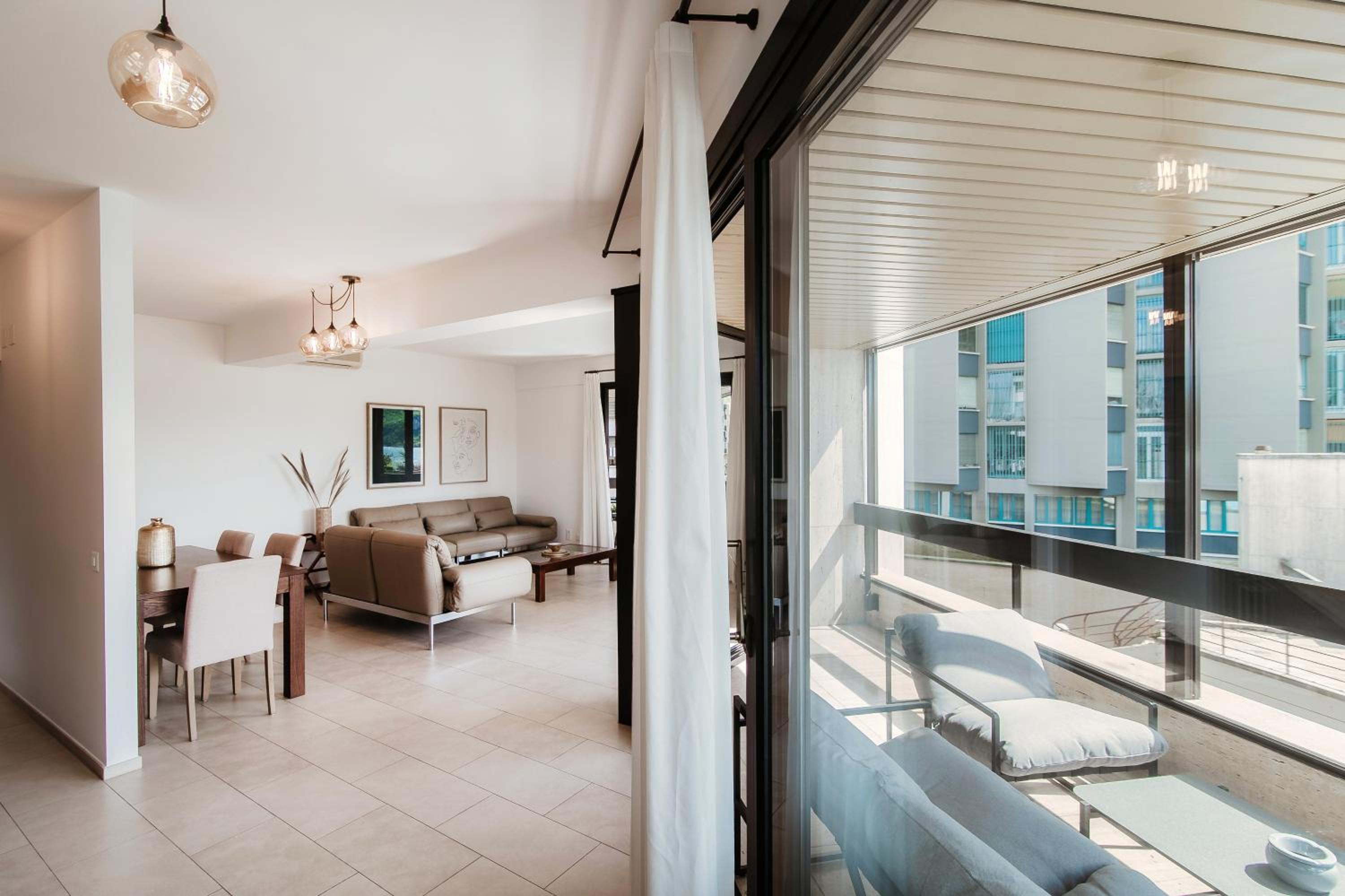 The Central Home by Quokka 360 - Next to Lido di Lugano