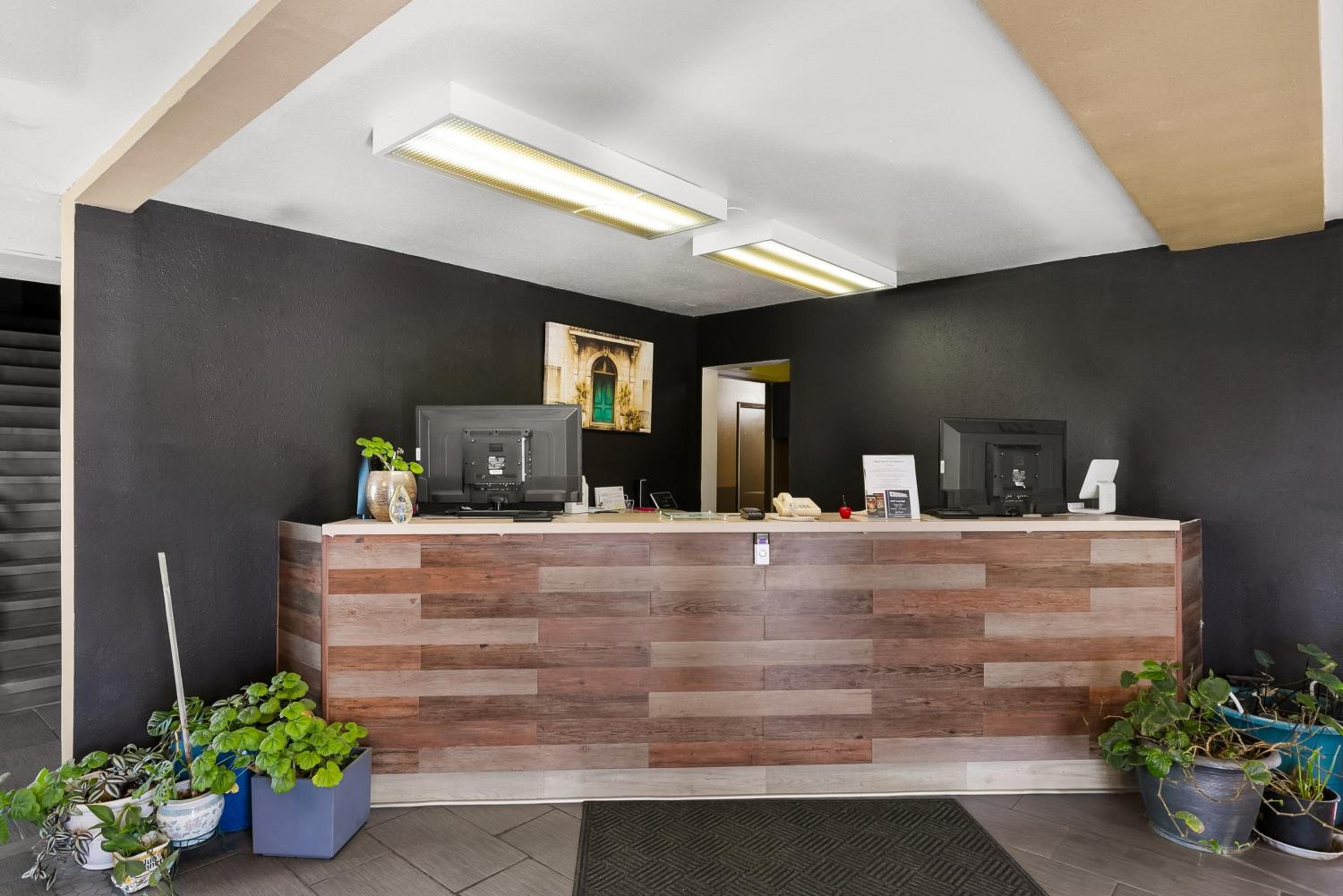 Americas Best Value Inn - Lincoln Airport