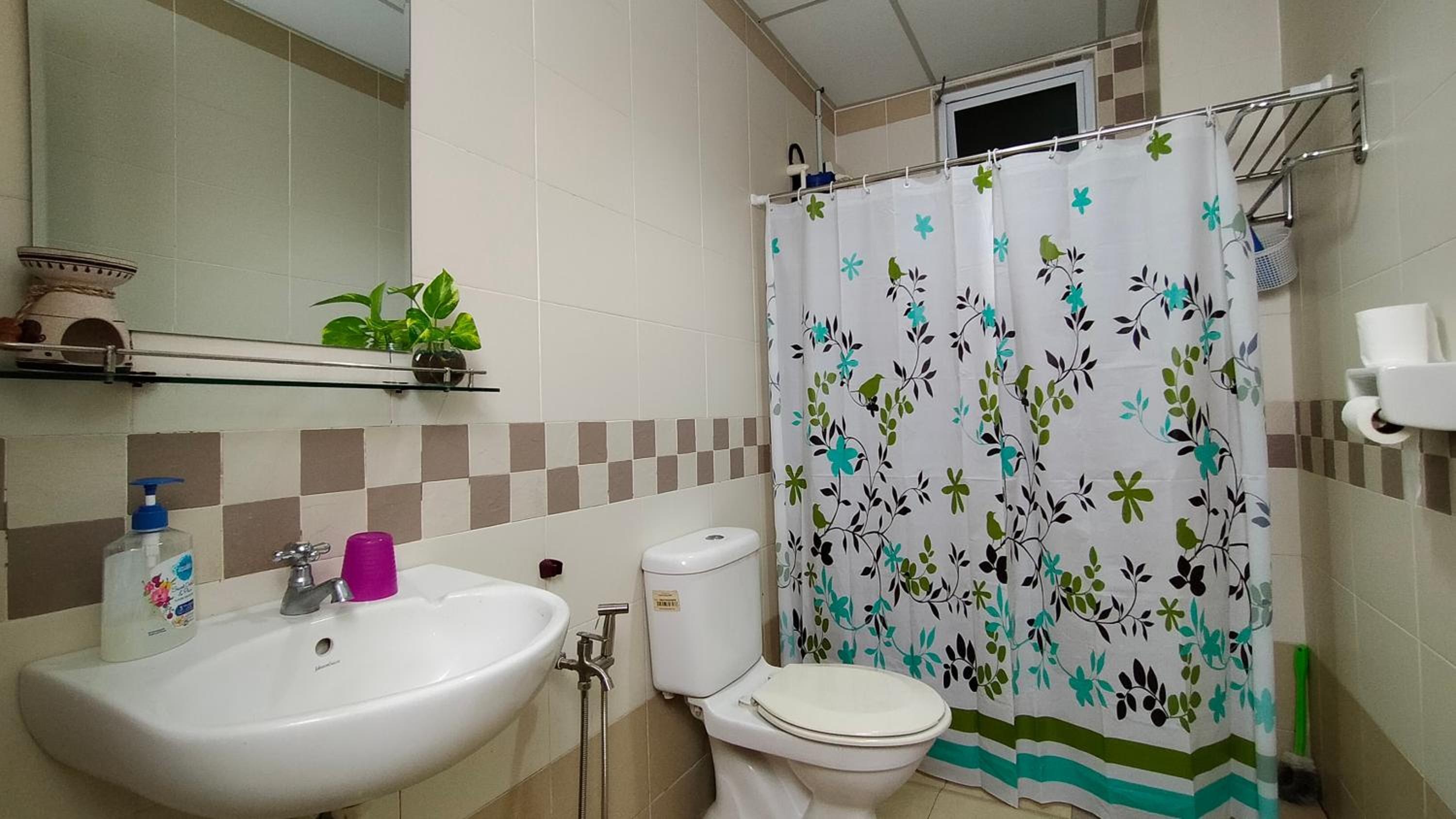 Apartment in central JB with sea view, city view, balcony, free WiFi and free parking