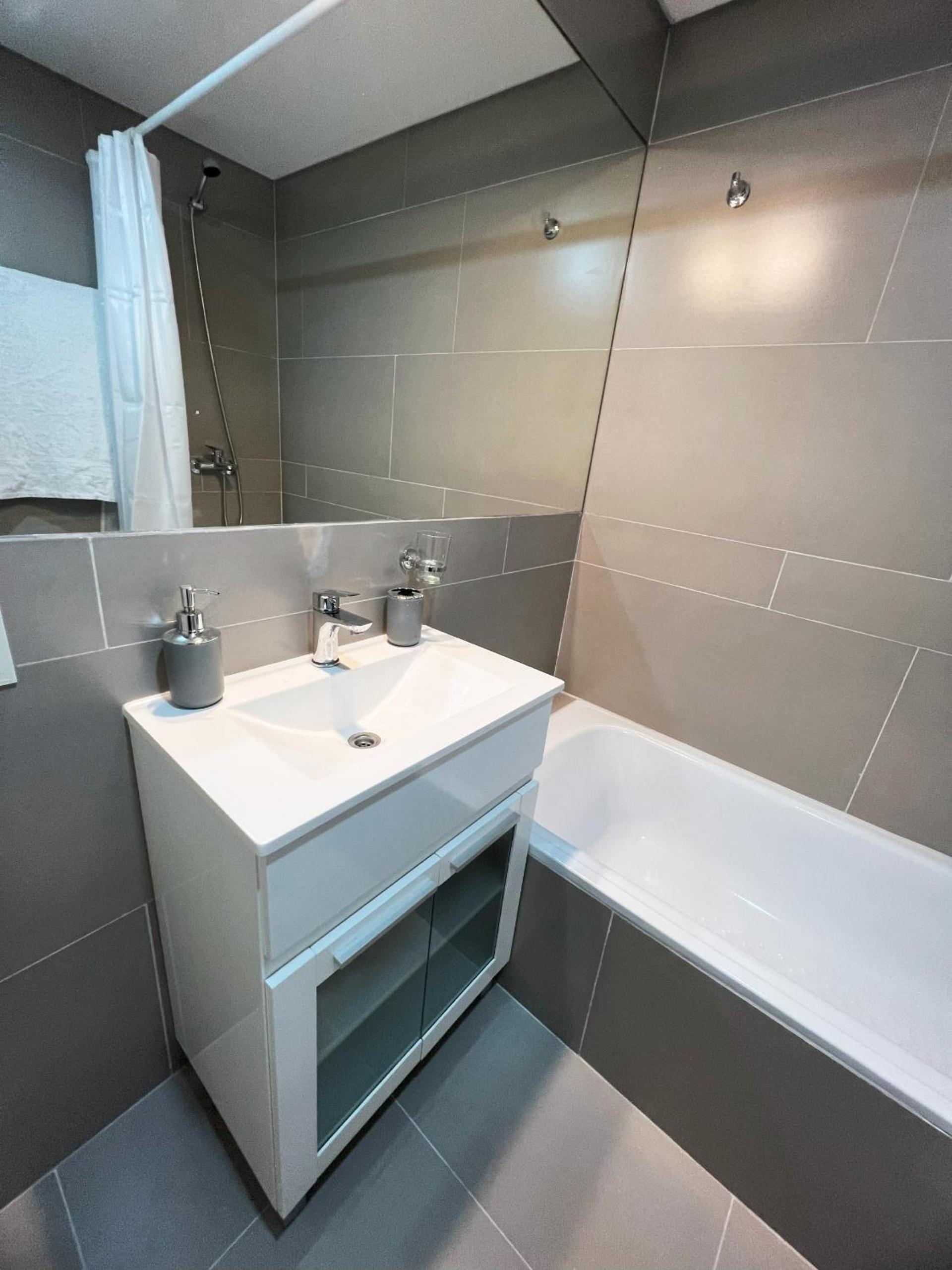 RentUp - Moderno monoambiente con balcon en Almagro