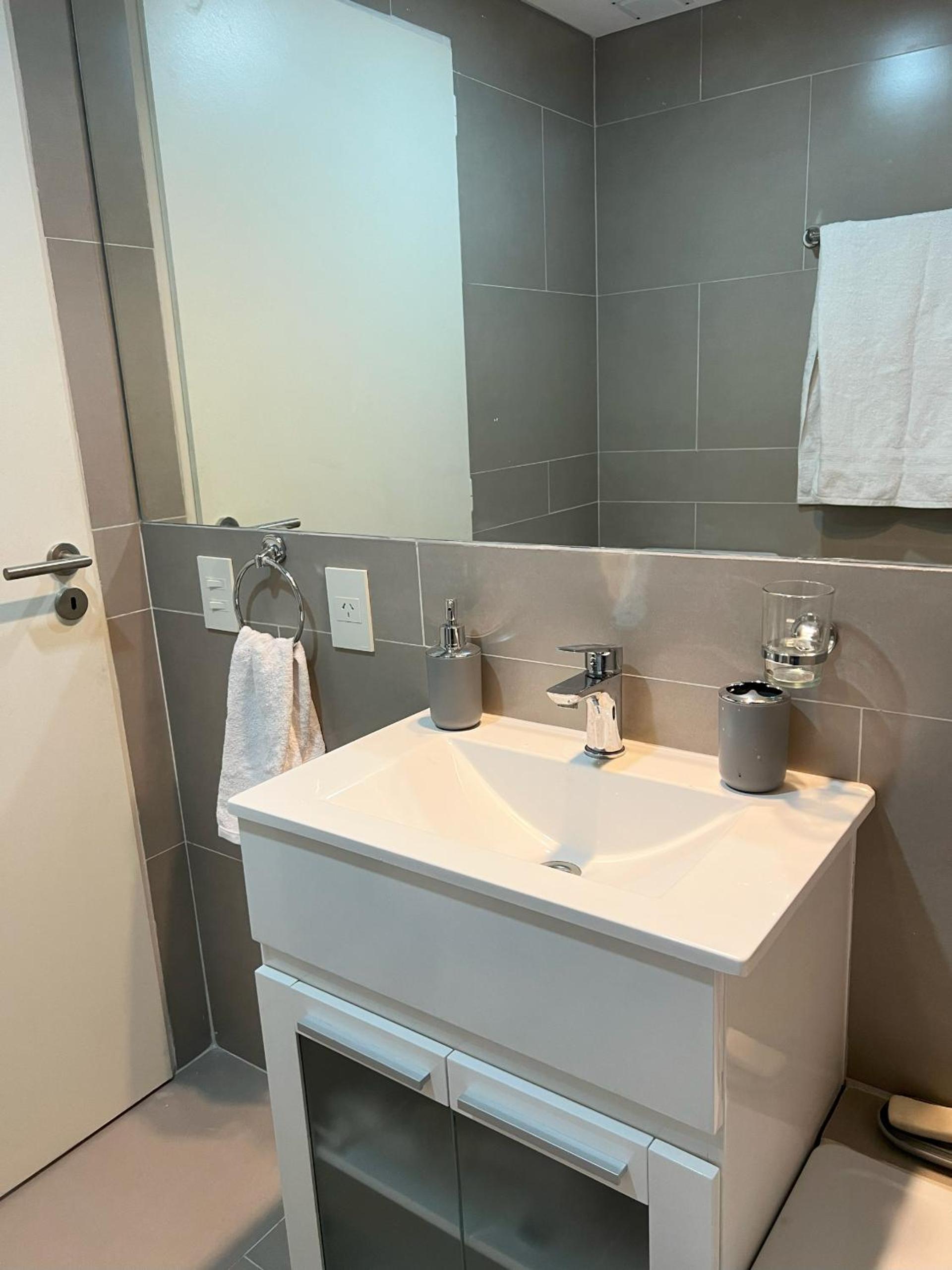 RentUp - Moderno monoambiente con balcon en Almagro