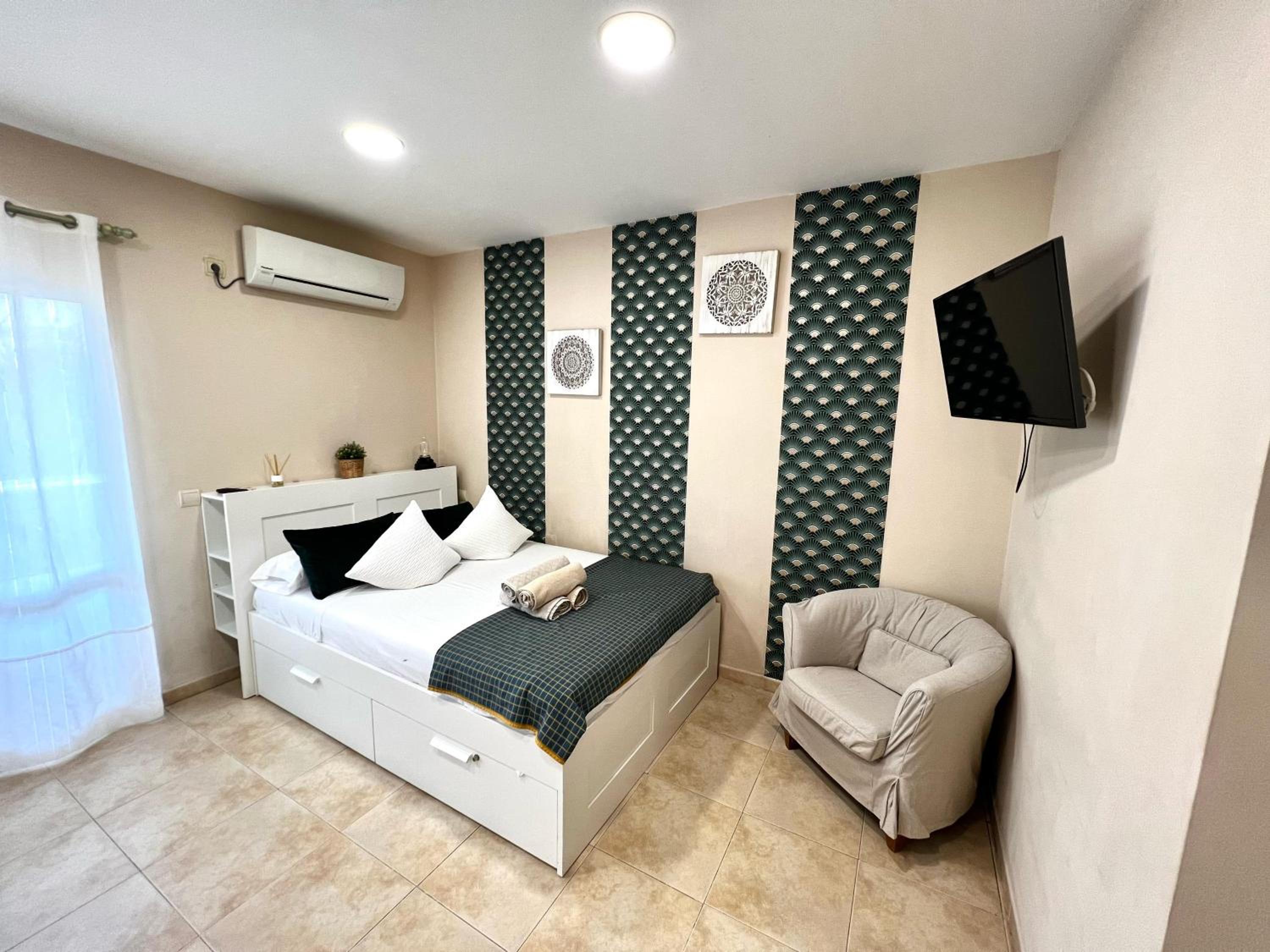 EL ESTUDIO DE LA PLAYA Sunny Holidays Benalbeach