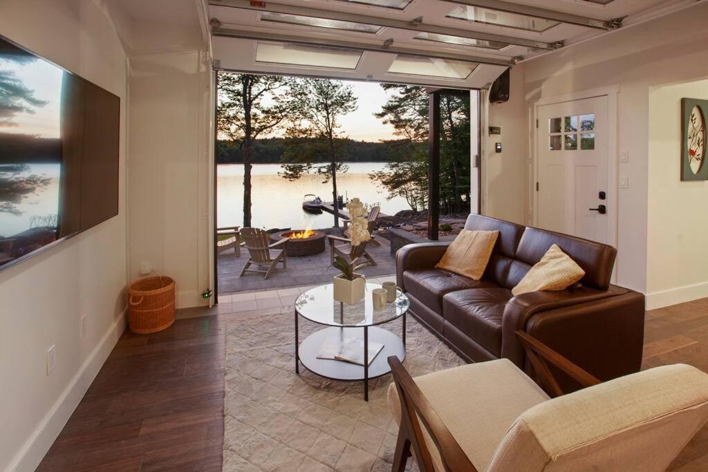 Lakeside Lodge with Studio Apartment view 4