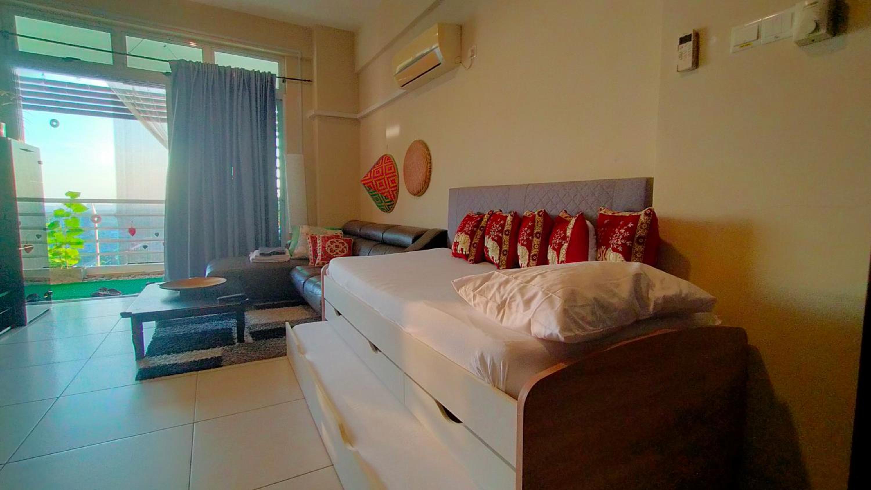 Apartment in central JB with sea view, city view, balcony, free WiFi and free parking