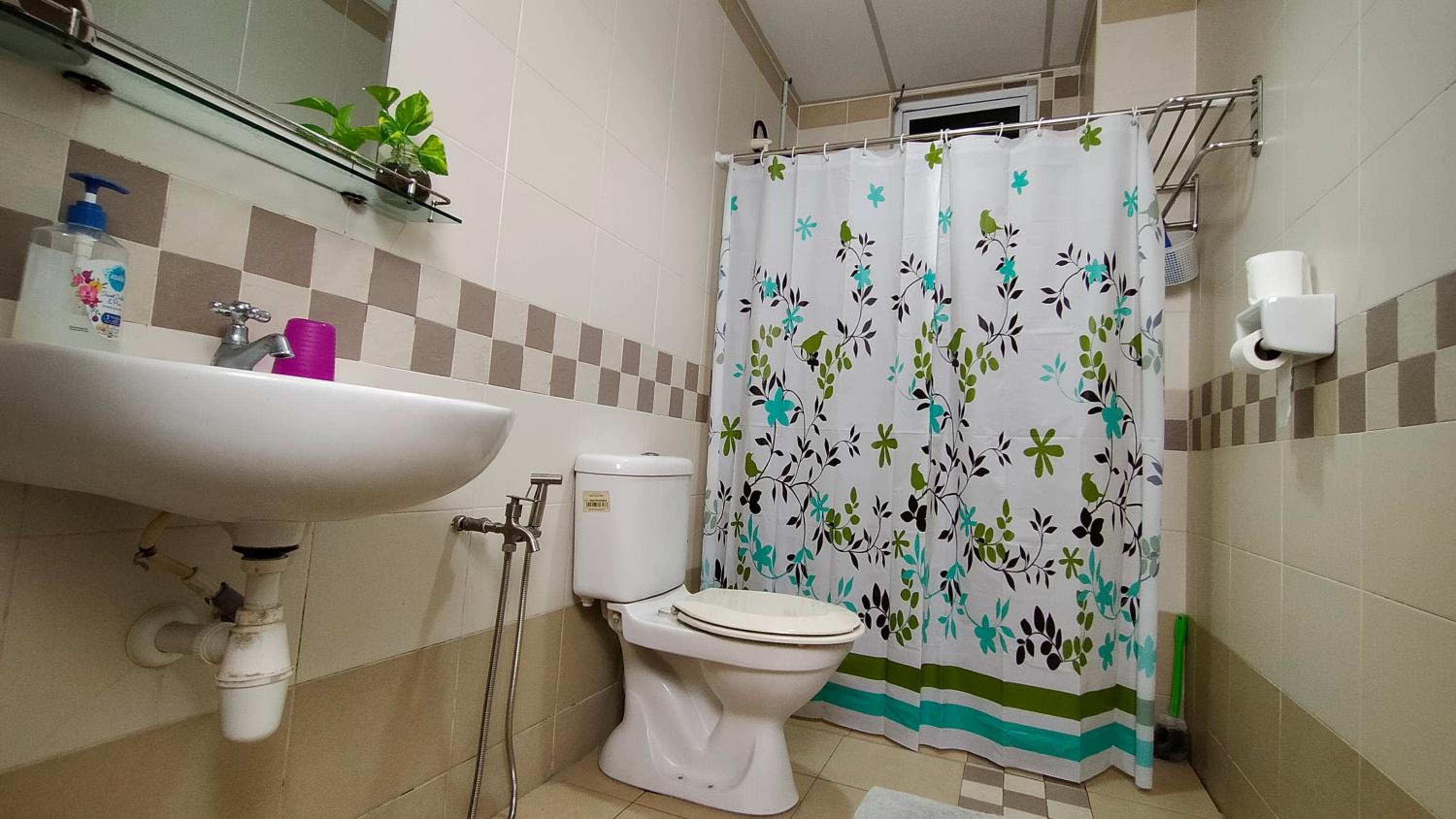 Apartment in central JB with sea view, city view, balcony, free WiFi and free parking