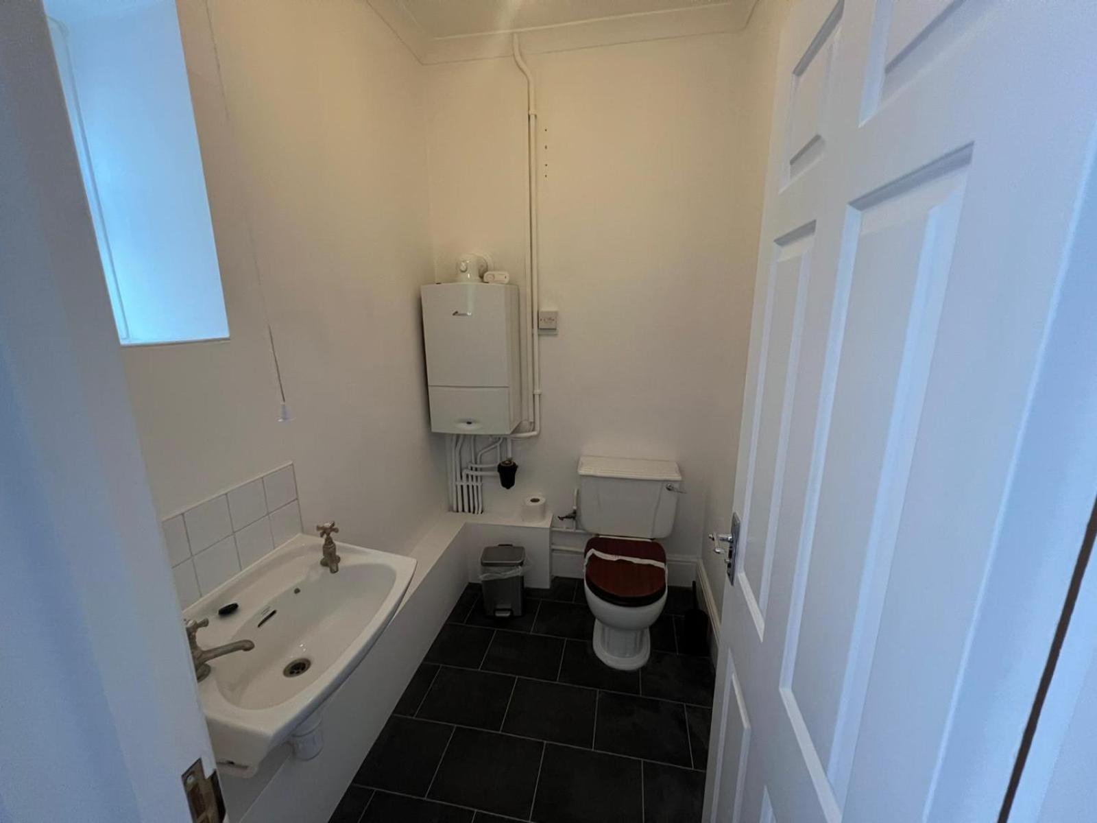Centralised Garden Flat with FREE PARKING by Prescott Apartments