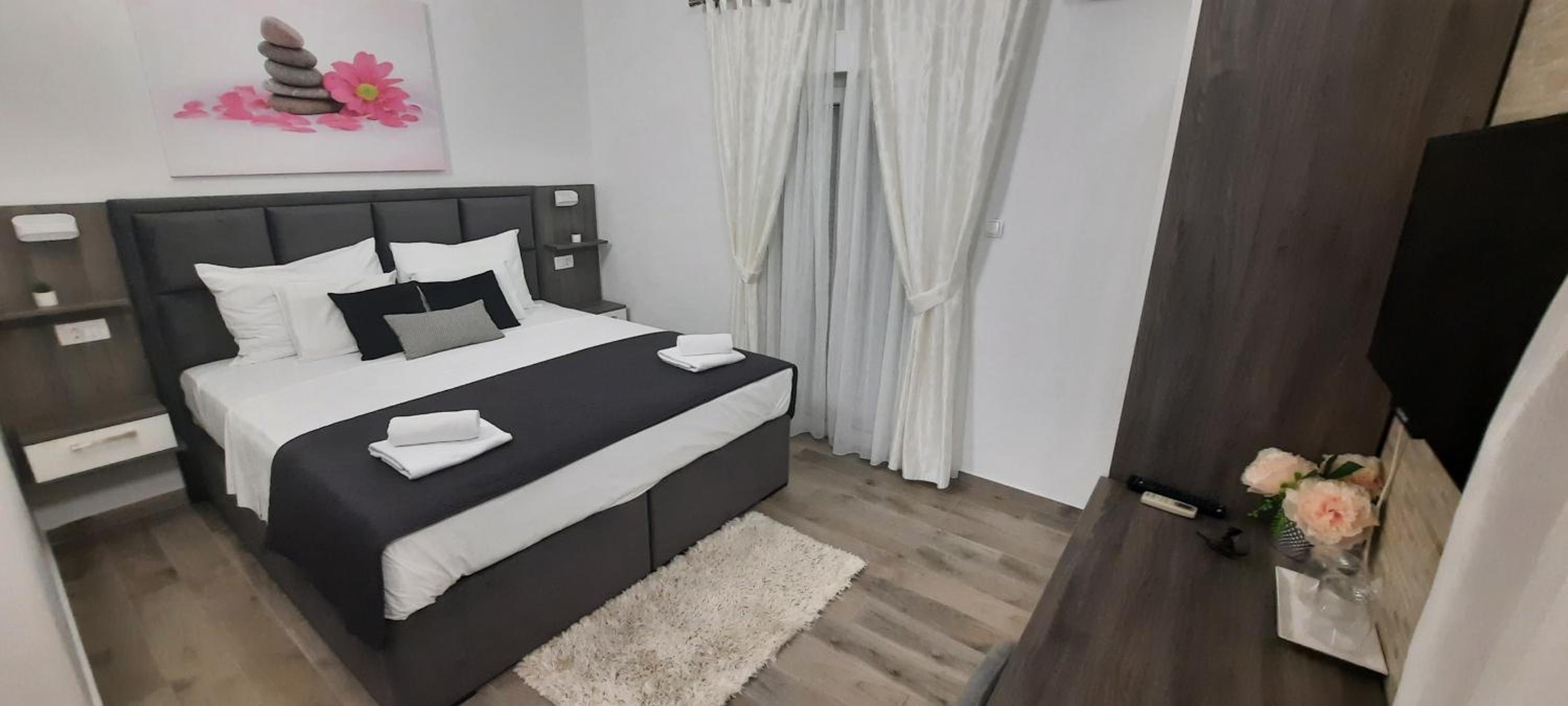 Apartments & Rooms Jure view 3
