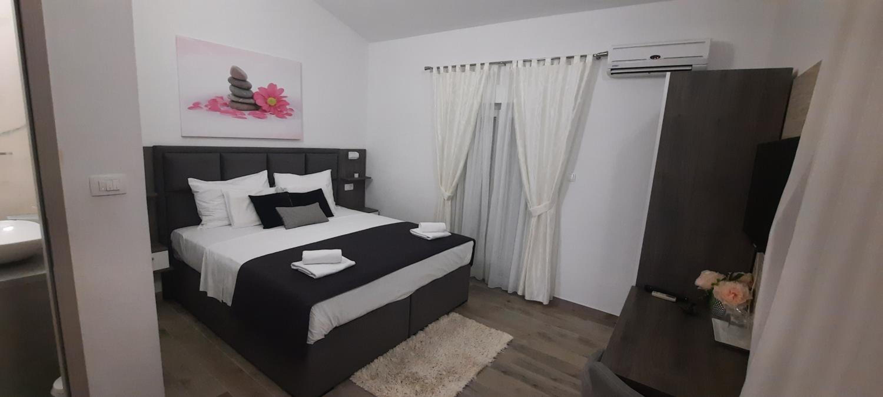 Apartments & Rooms Jure view 5
