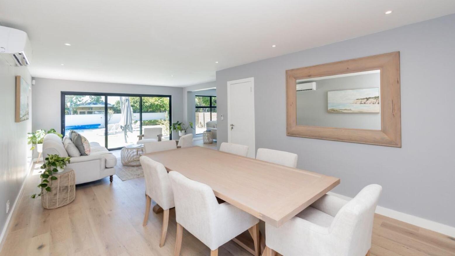 Constantia 4 Bed Luxury Thatched House