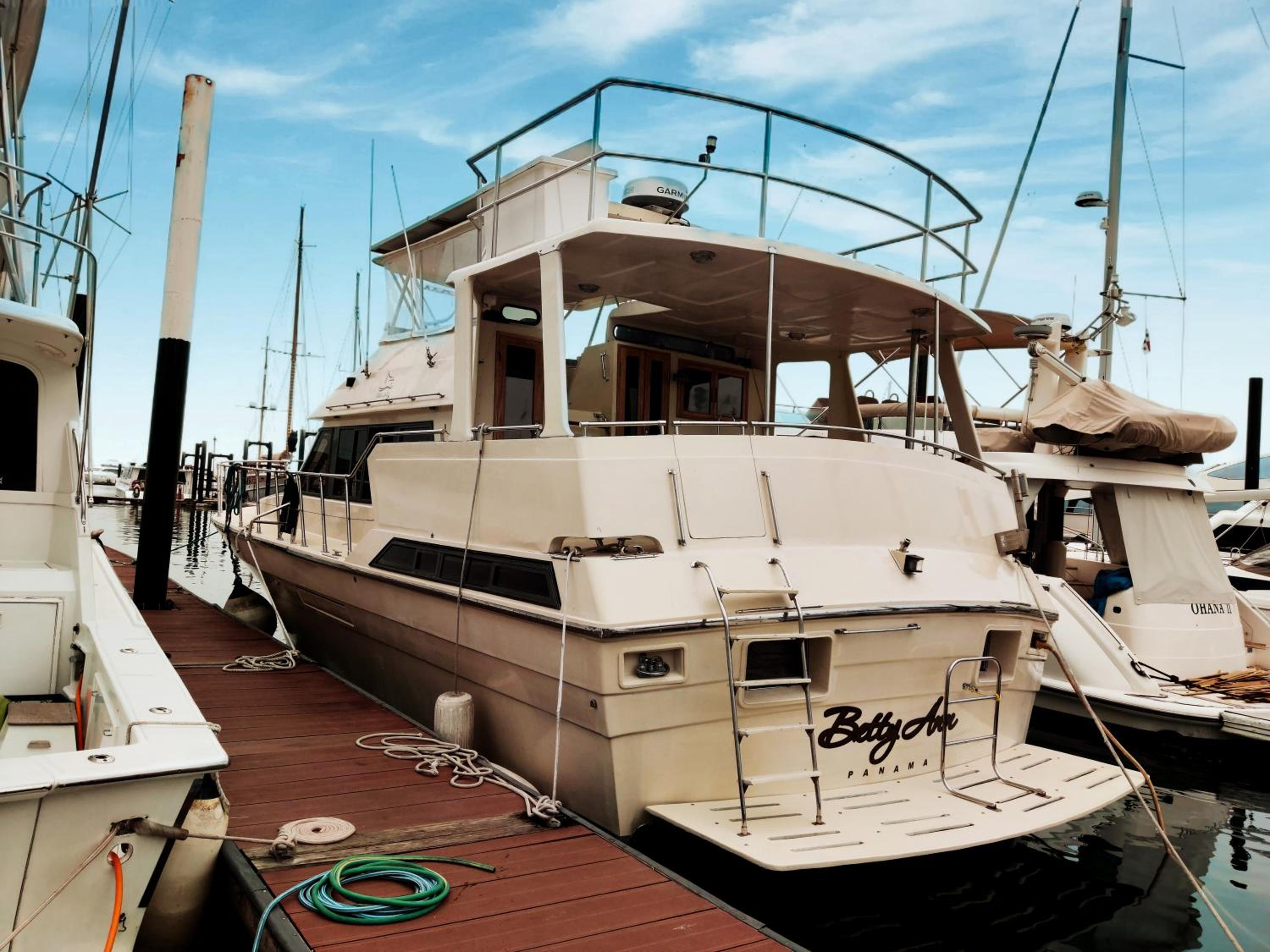 Amazing Vintage Yacht in the best area of Panama! view 3