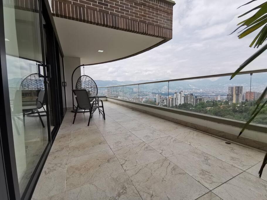 1103 The Overlook of Medellin in El Poblado