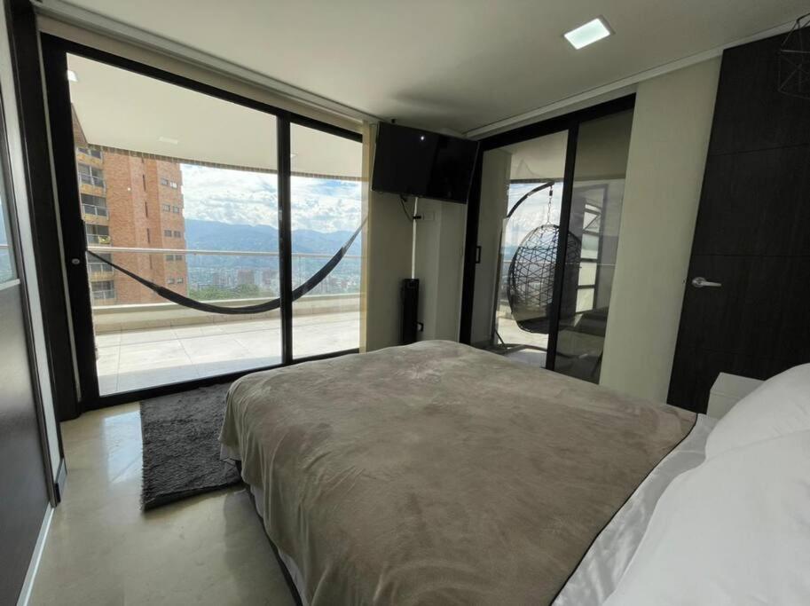 1103 The Overlook of Medellin in El Poblado
