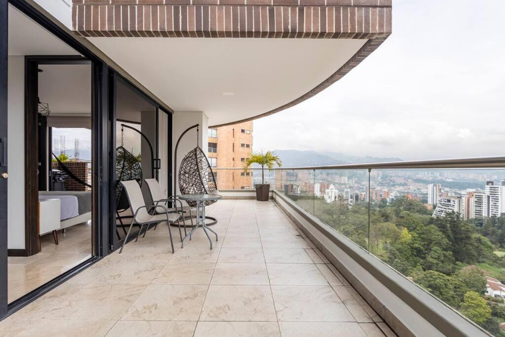 1103 The Overlook of Medellin in El Poblado