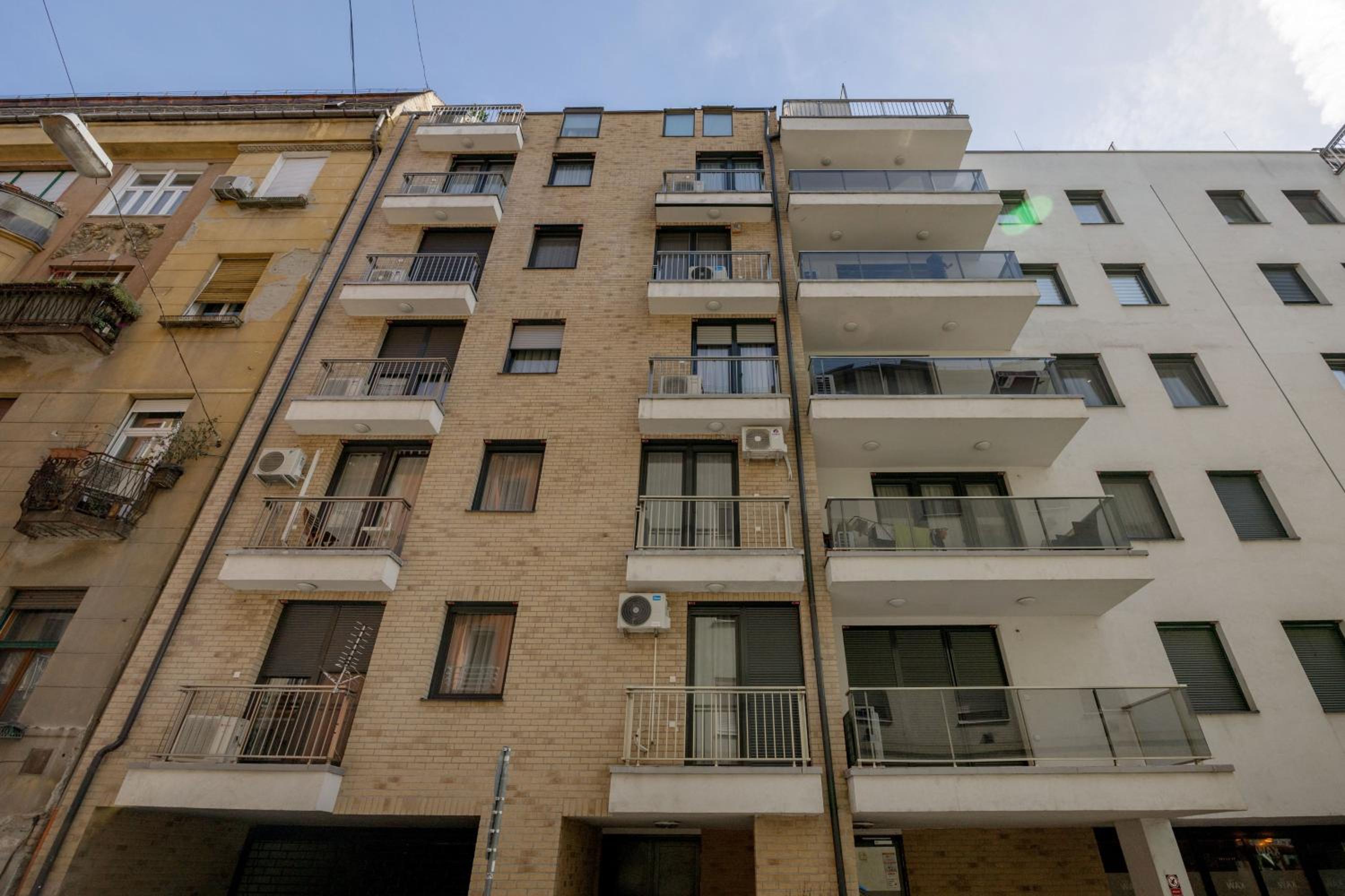 Bright Top Floor Home with Parking