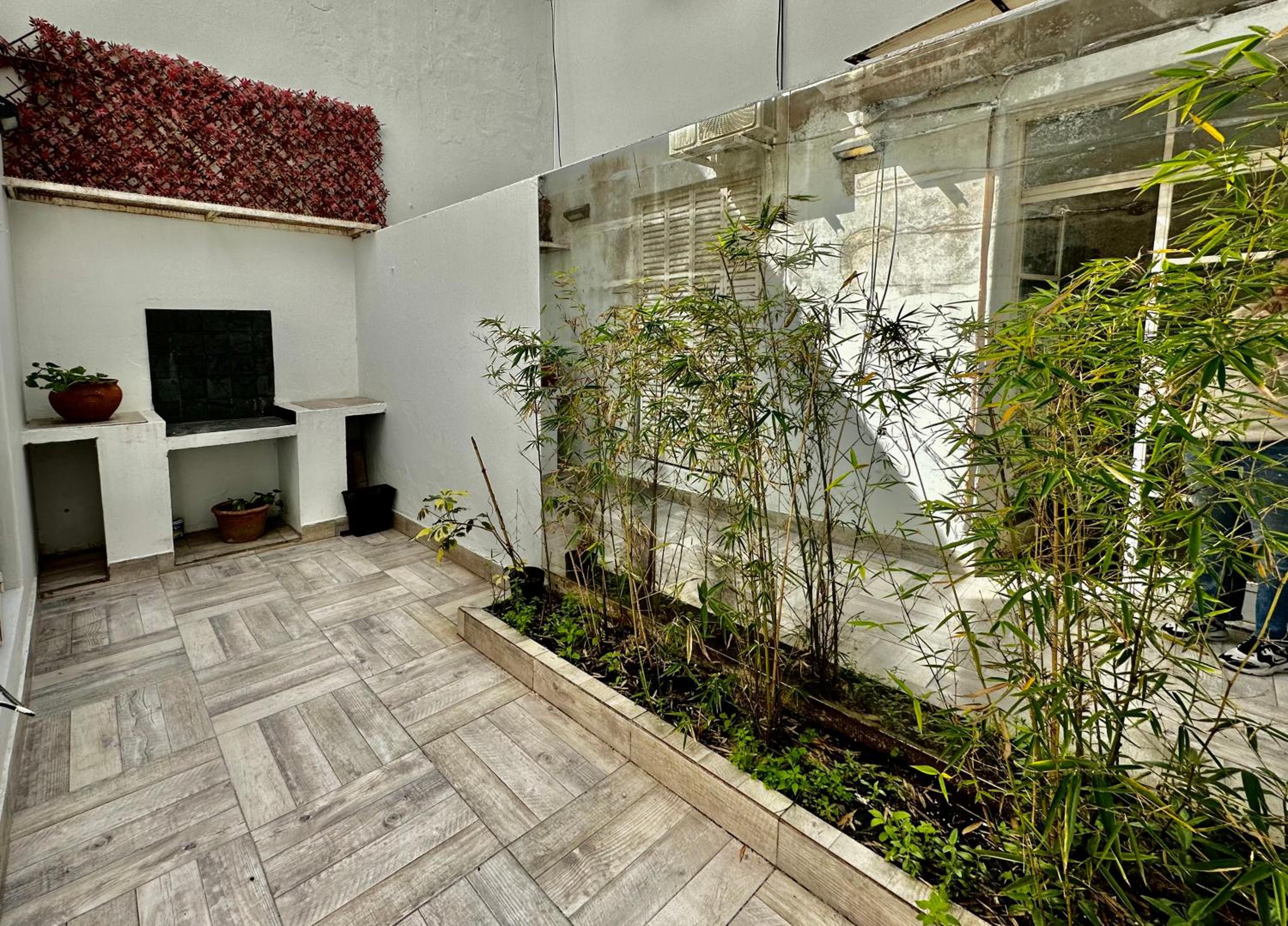 Depto en Recoleta con patio privado
