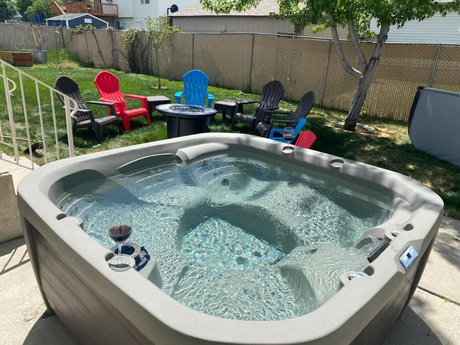 Hotel Fully loaded, 12 beds, cool bunk room, hot tub! - Image 1