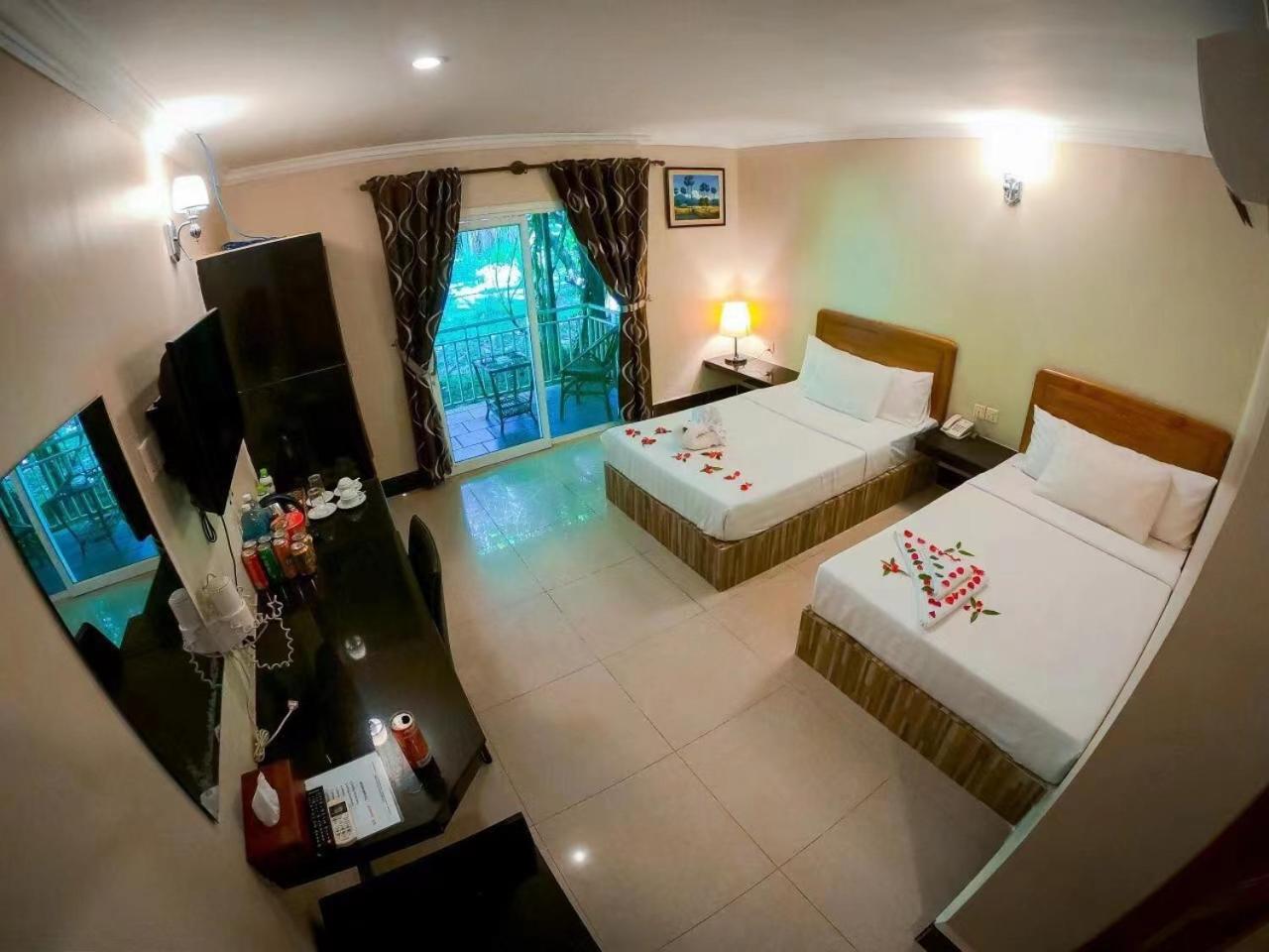 Twin Palms Resort