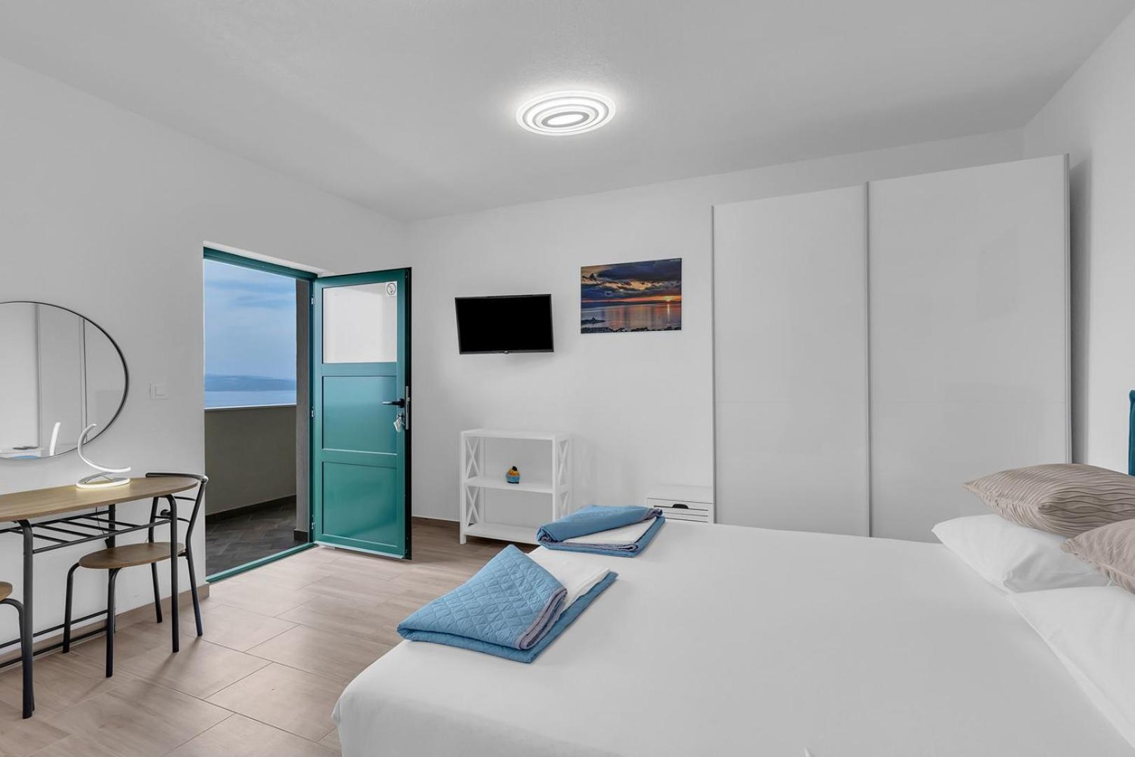 Villa Irena with heated pool and sea view photo 3