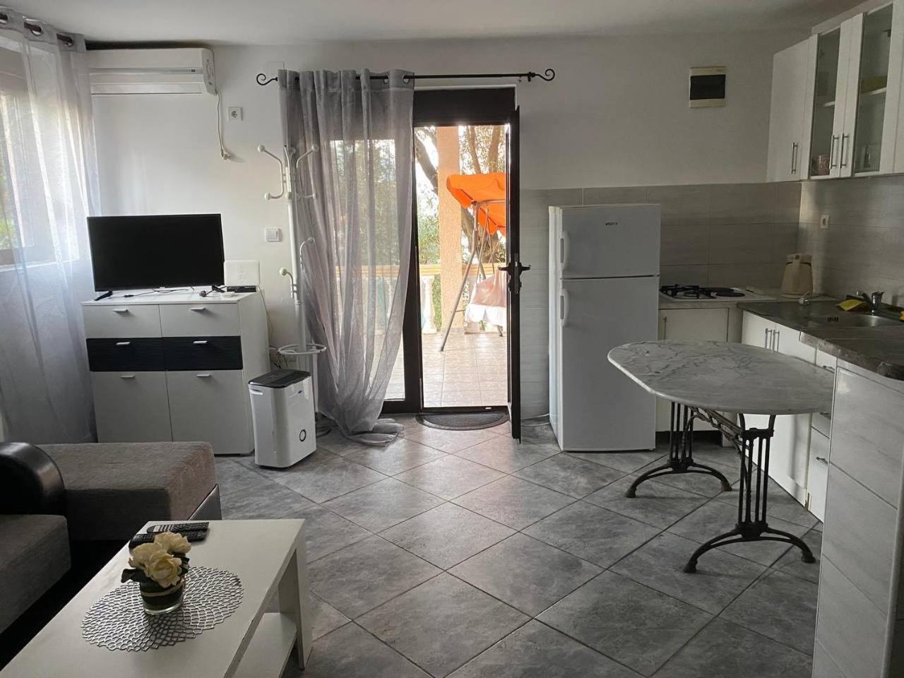 Apartments Arina