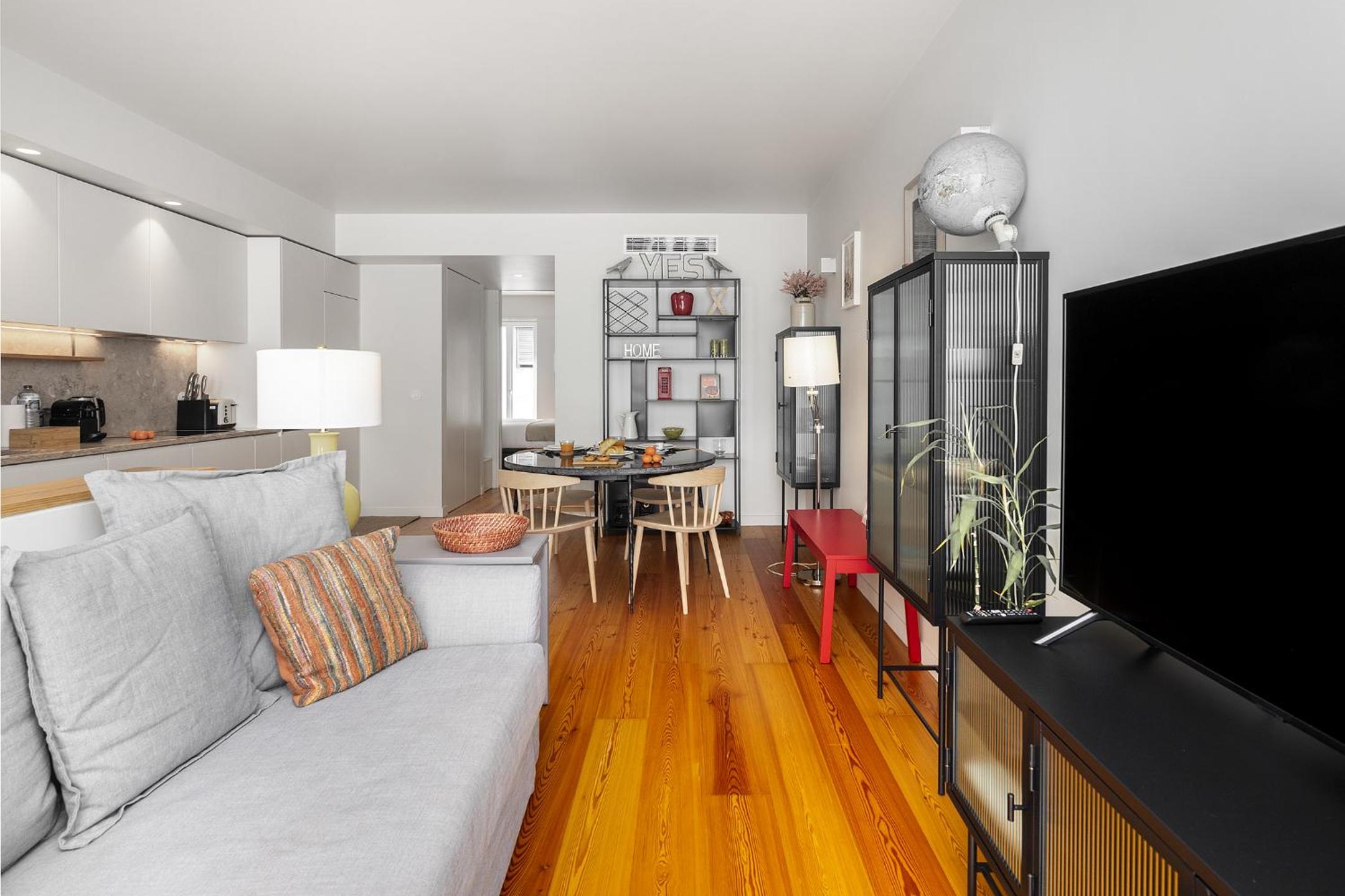 WHome Top Floor w Luxury Design Premium Location