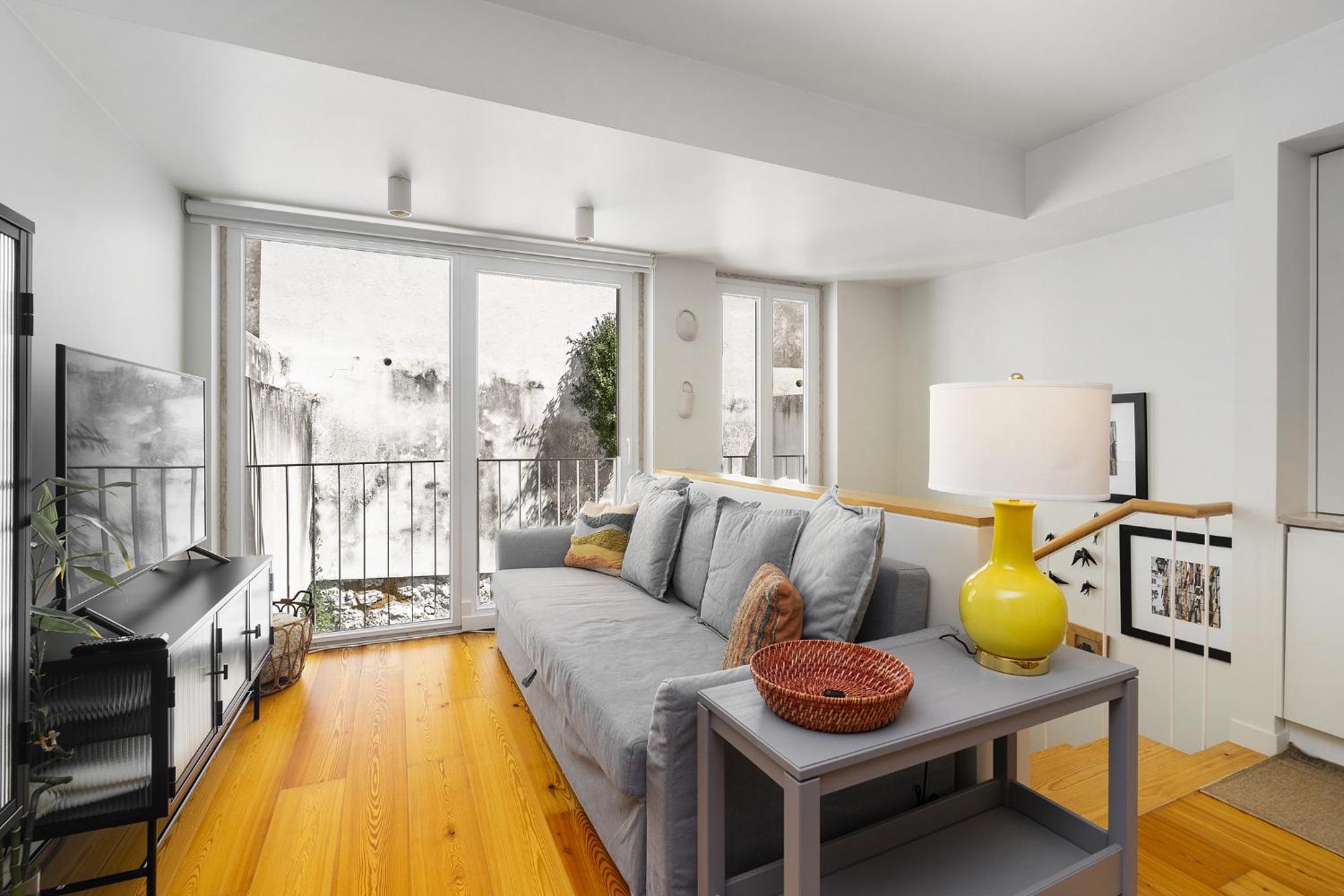 WHome Top Floor w Luxury Design Premium Location photo 5