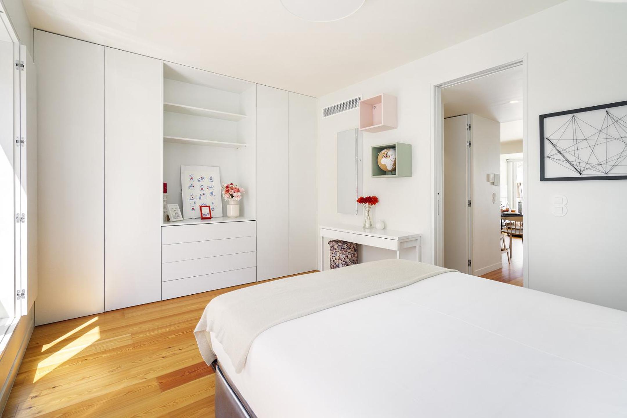 WHome Top Floor w Luxury Design Premium Location photo 3