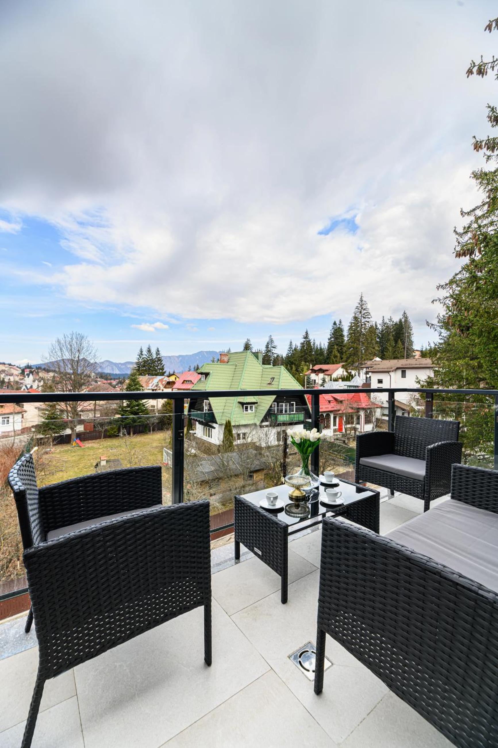 AYASI Luxury Apartment Predeal