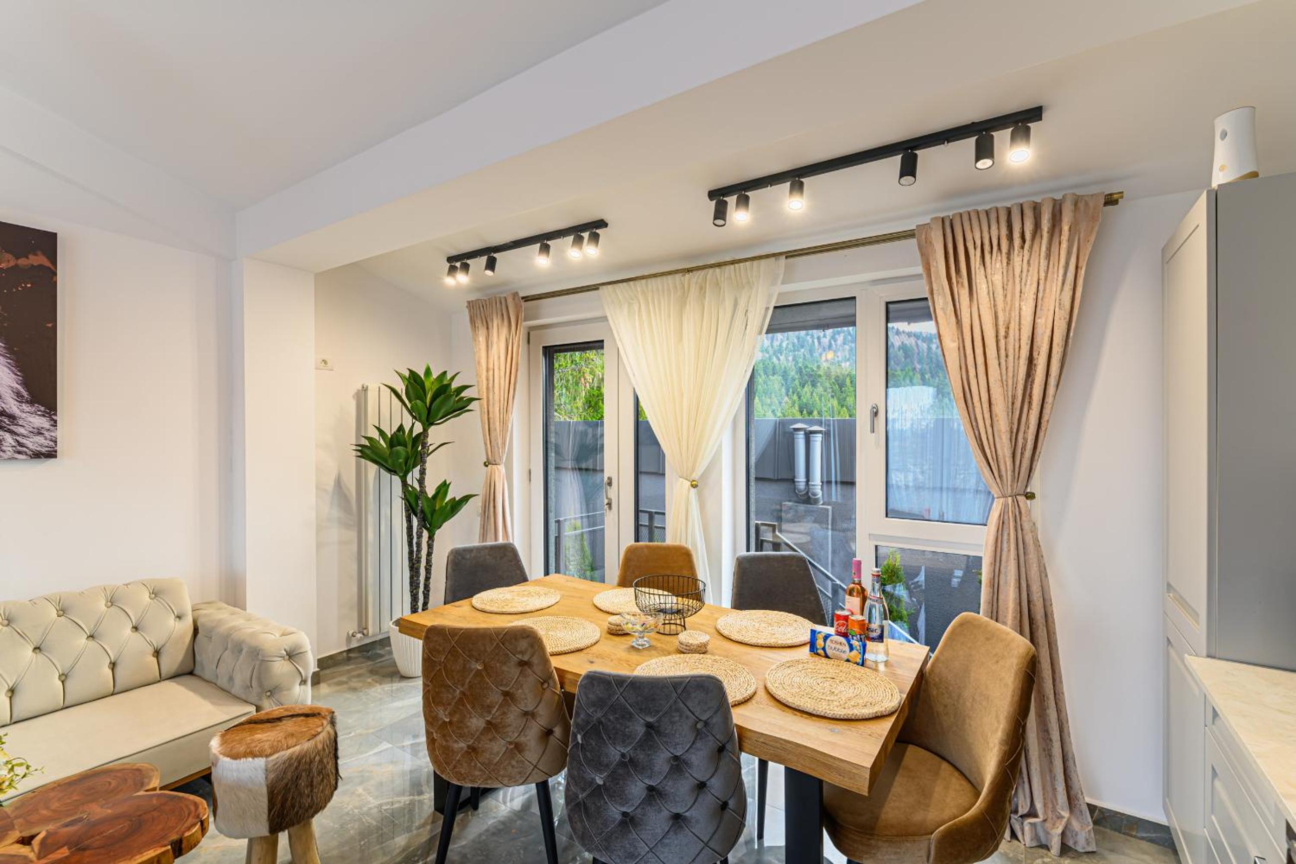 AYASI Luxury Apartment Predeal