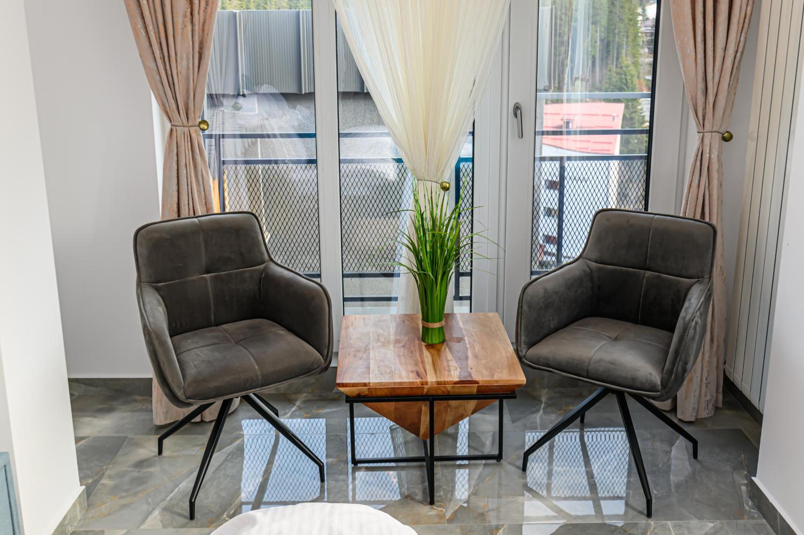 AYASI Luxury Apartment Predeal