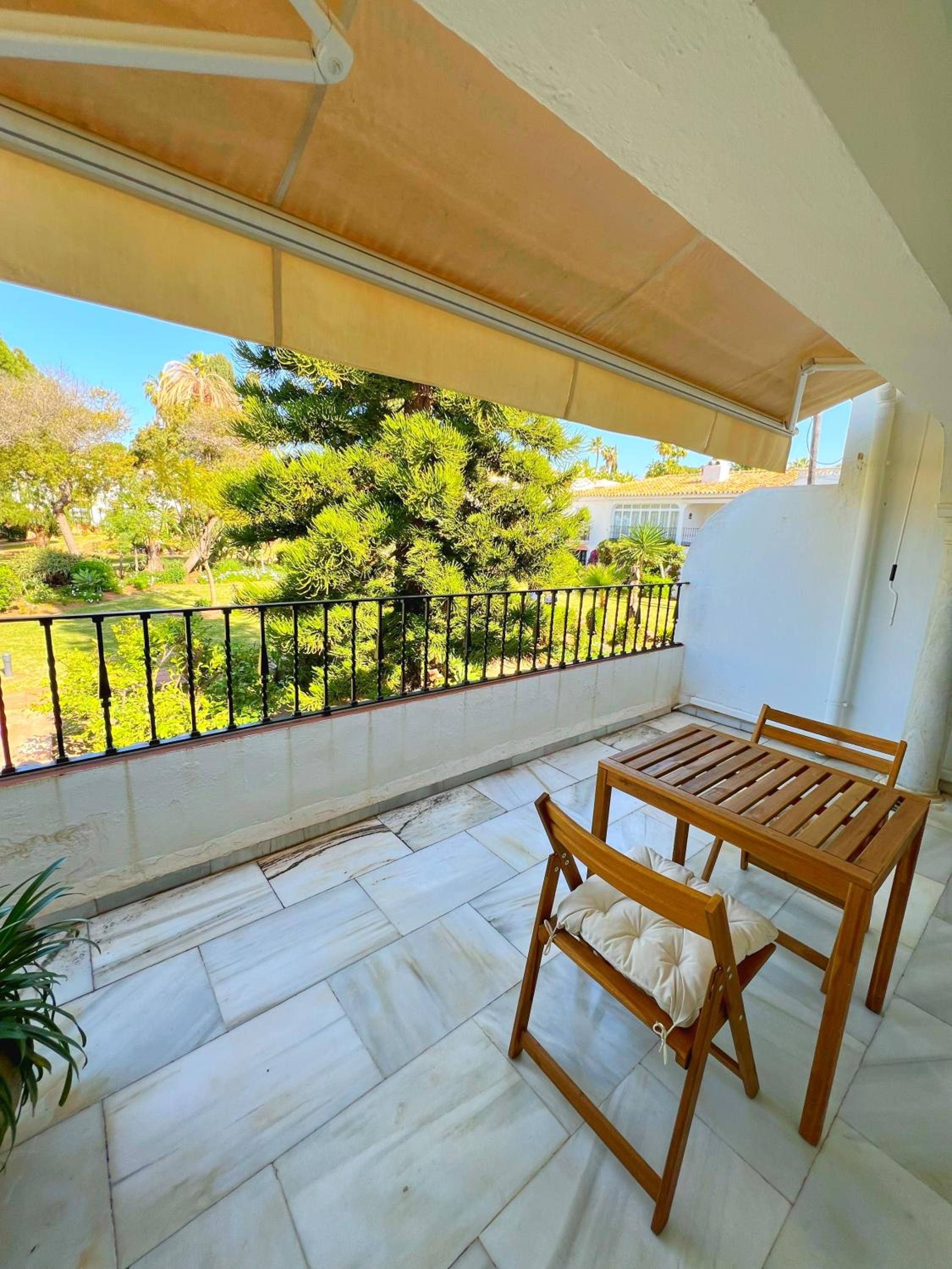 Patio Alcornocal by Residea