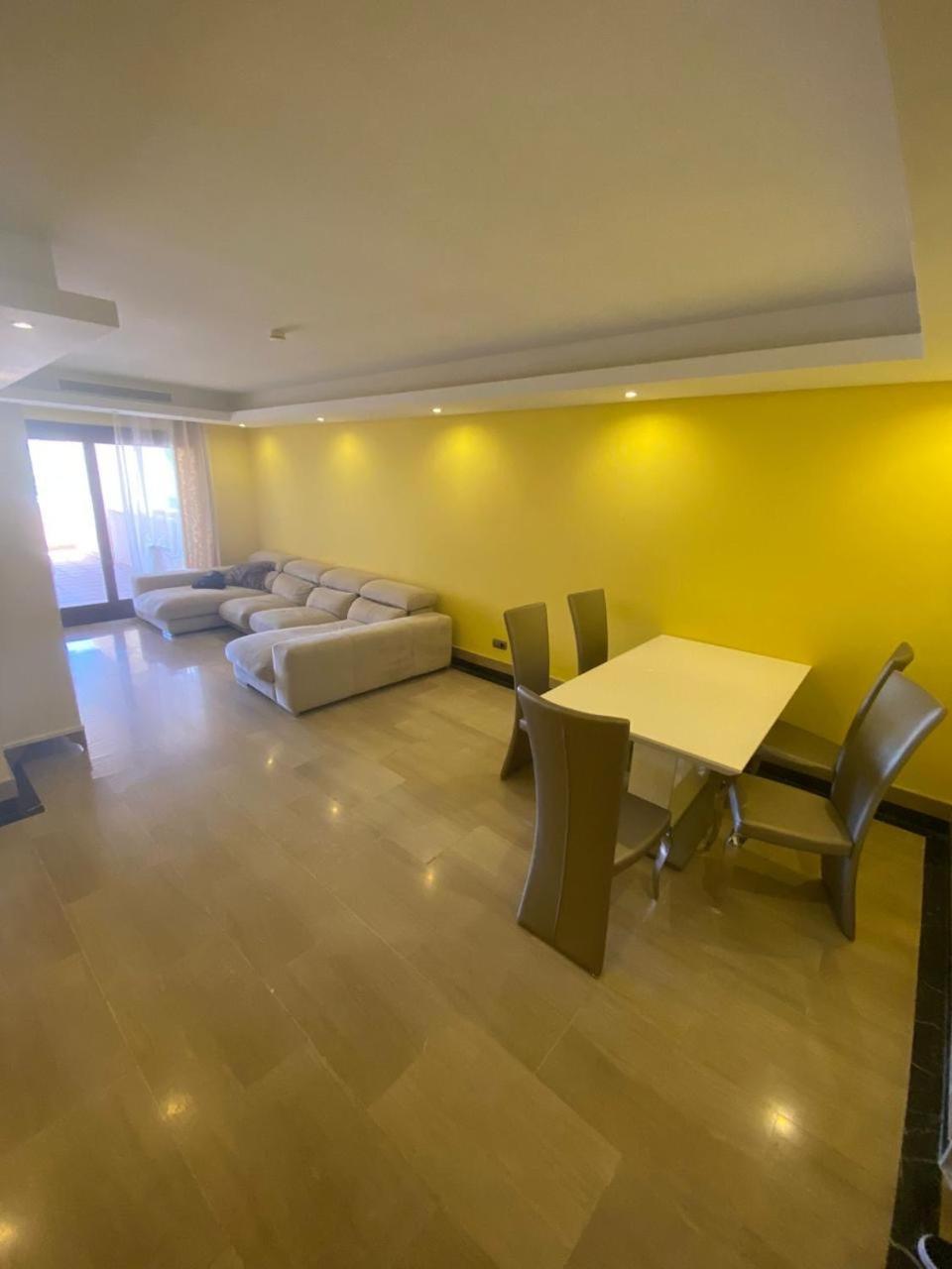 Apartamento en primera linea en Estepona