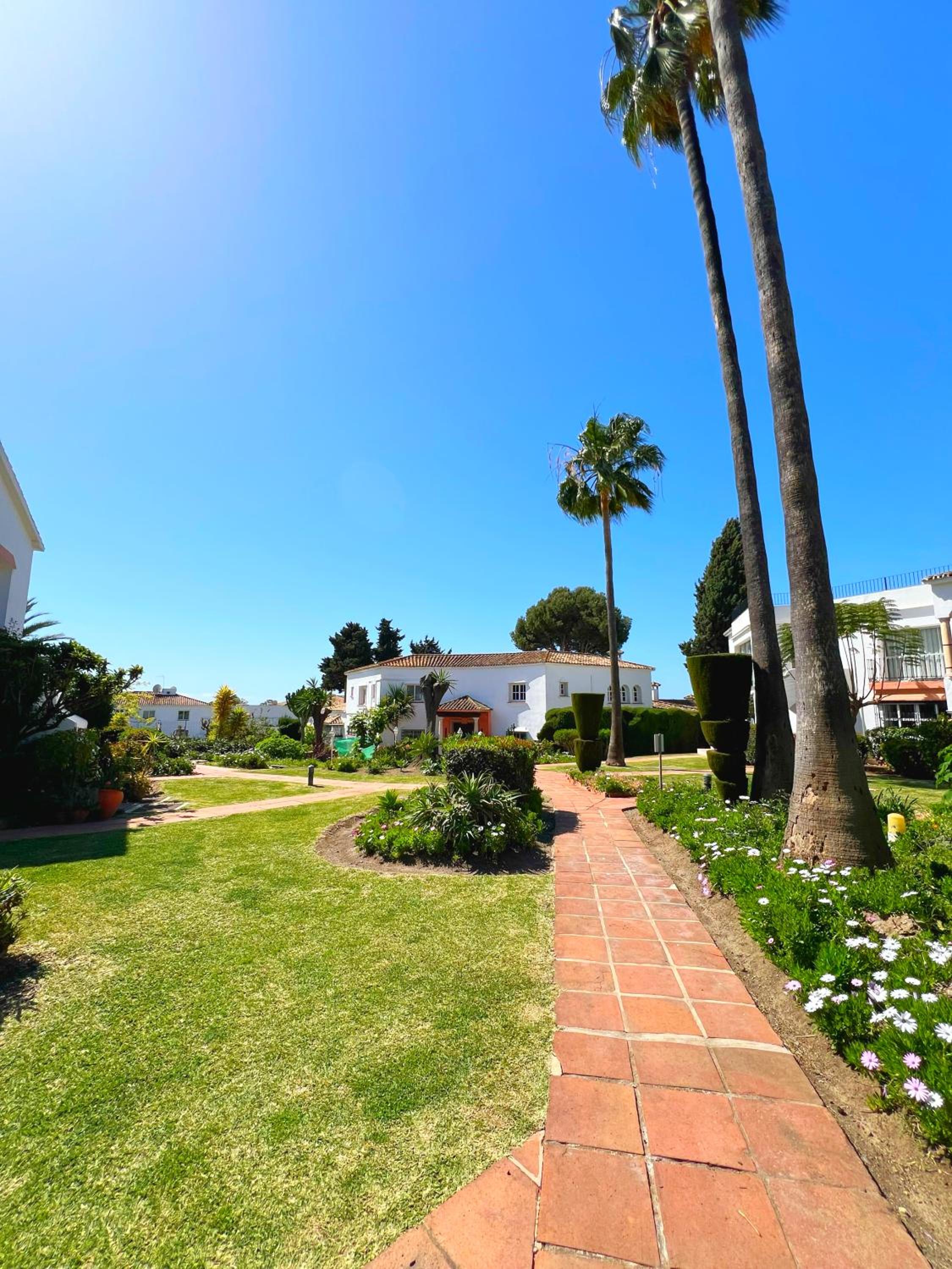 Patio Alcornocal by Residea