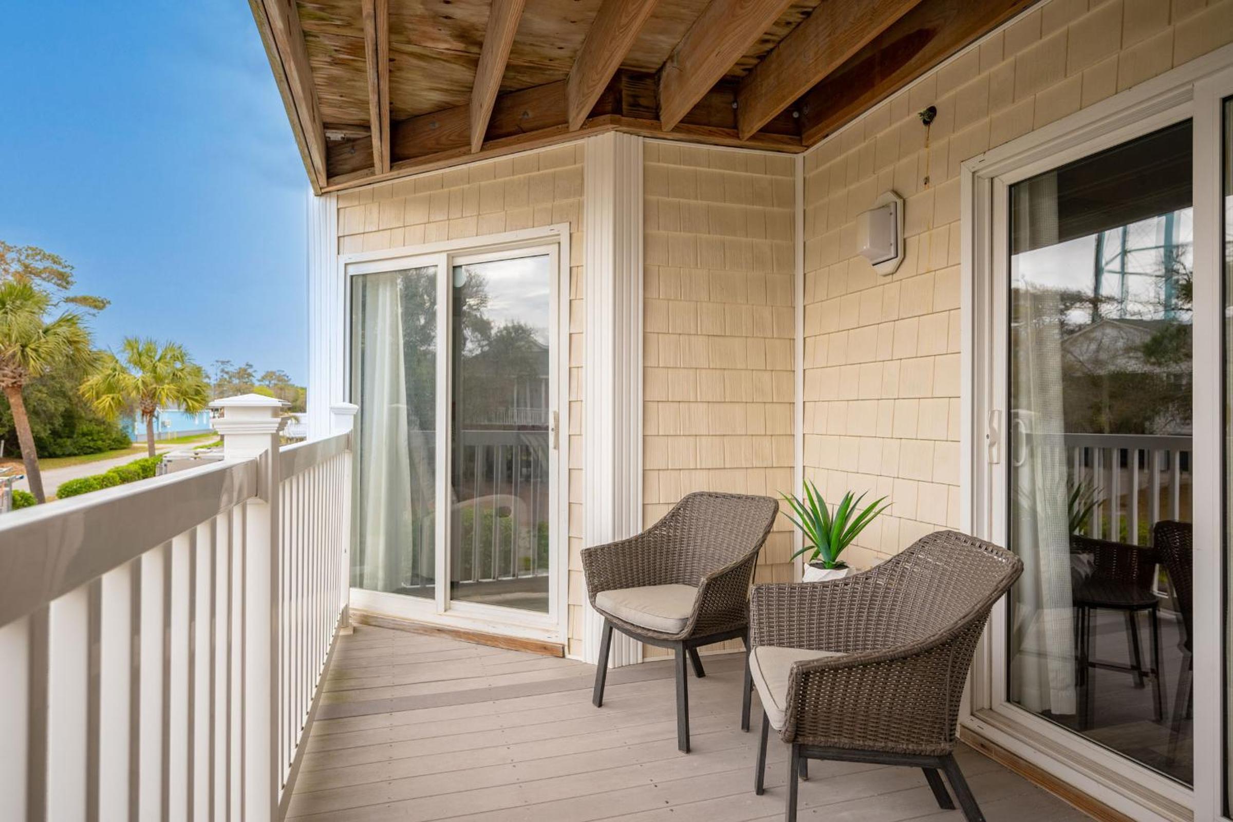 Après Surf by Oak Island Accommodations