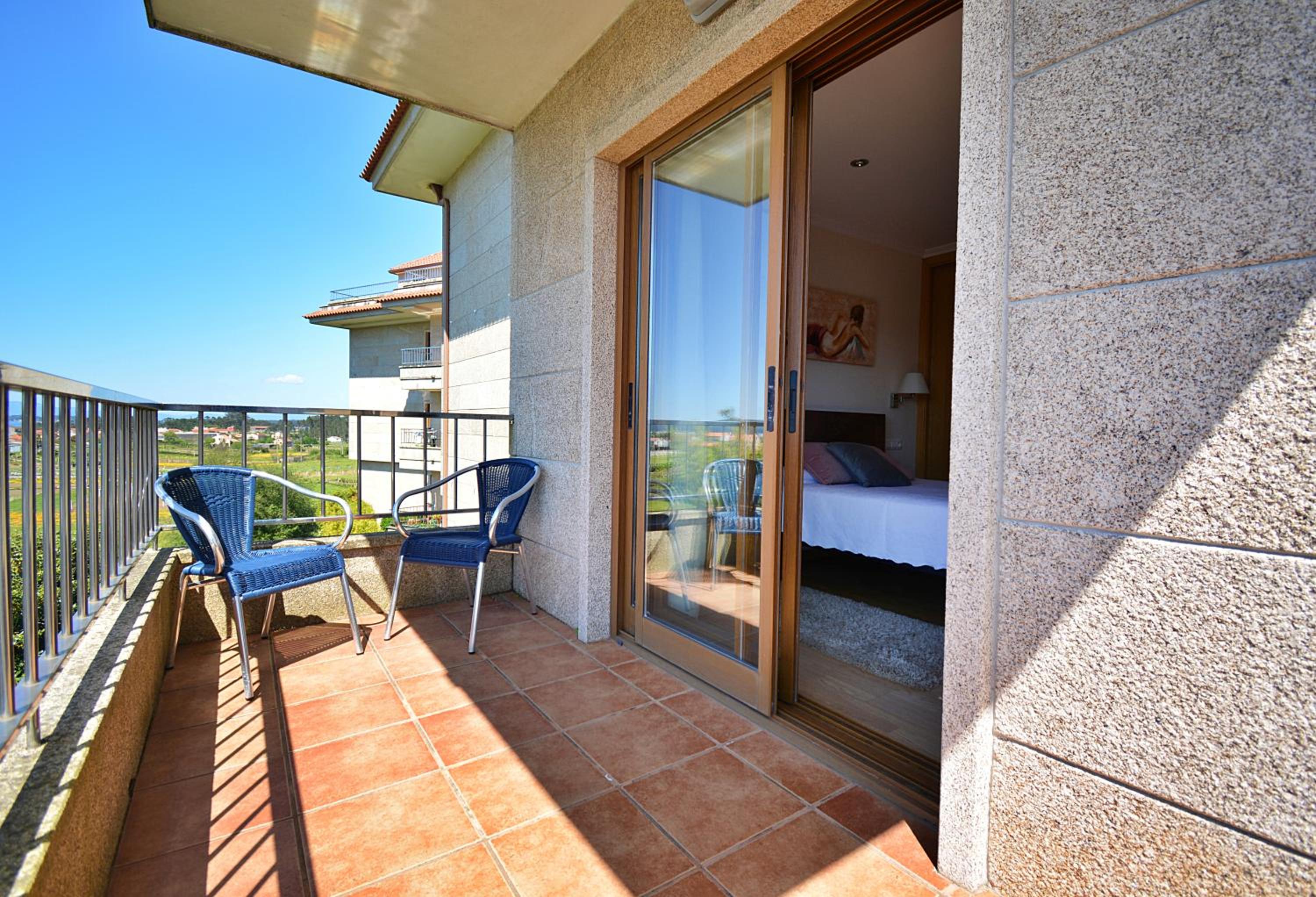 GALIHOST - Piso con terraza a un paso de Playa de A Lanzada photo 2