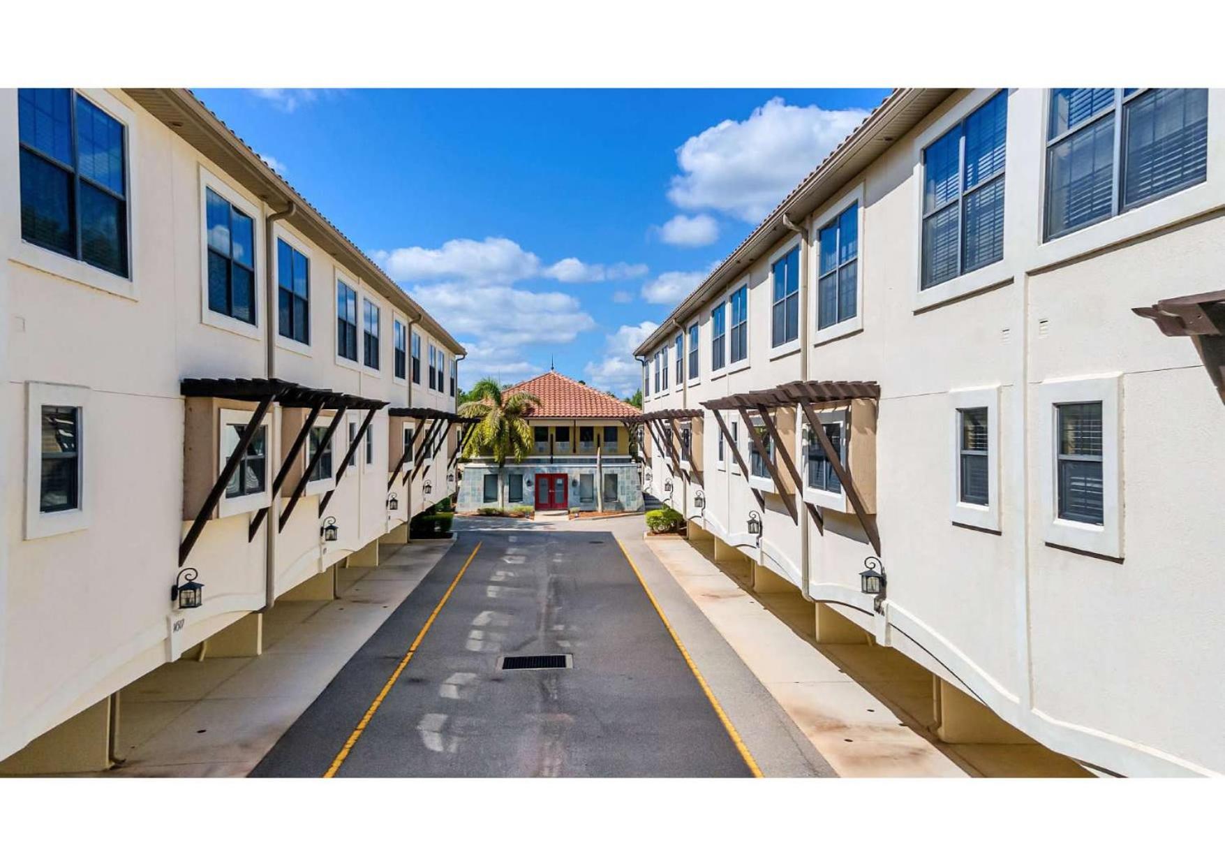 Summer Stay - Renovated TownHome by Disney!