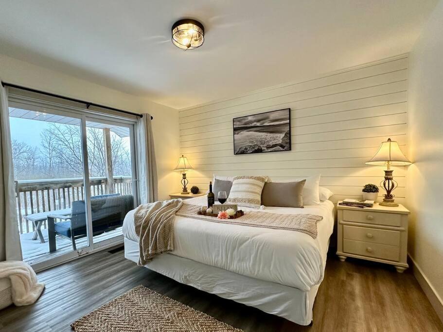 Beautiful tranquil centrally located condo