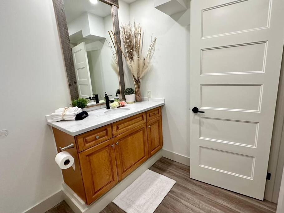 Beautiful tranquil centrally located condo