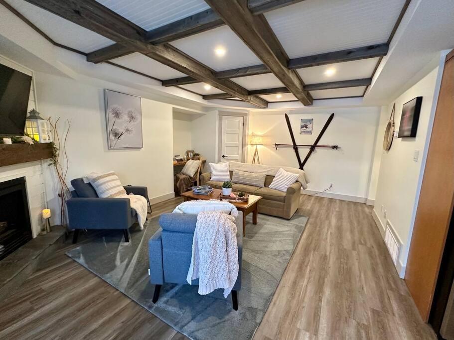 Beautiful tranquil centrally located condo